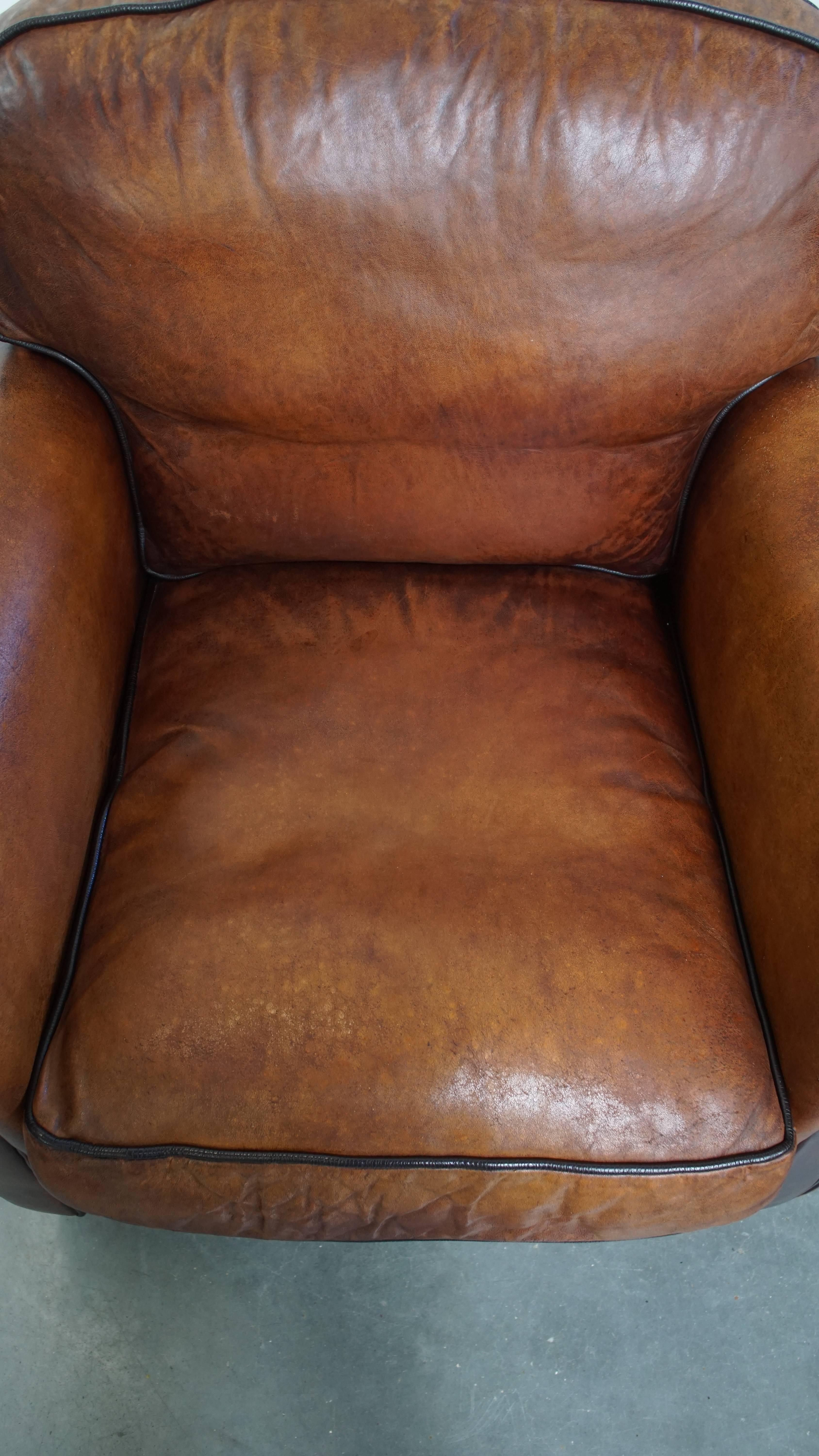 Sillón de piel de oveja de estilo inglés Siglo XXI y contemporáneo en venta