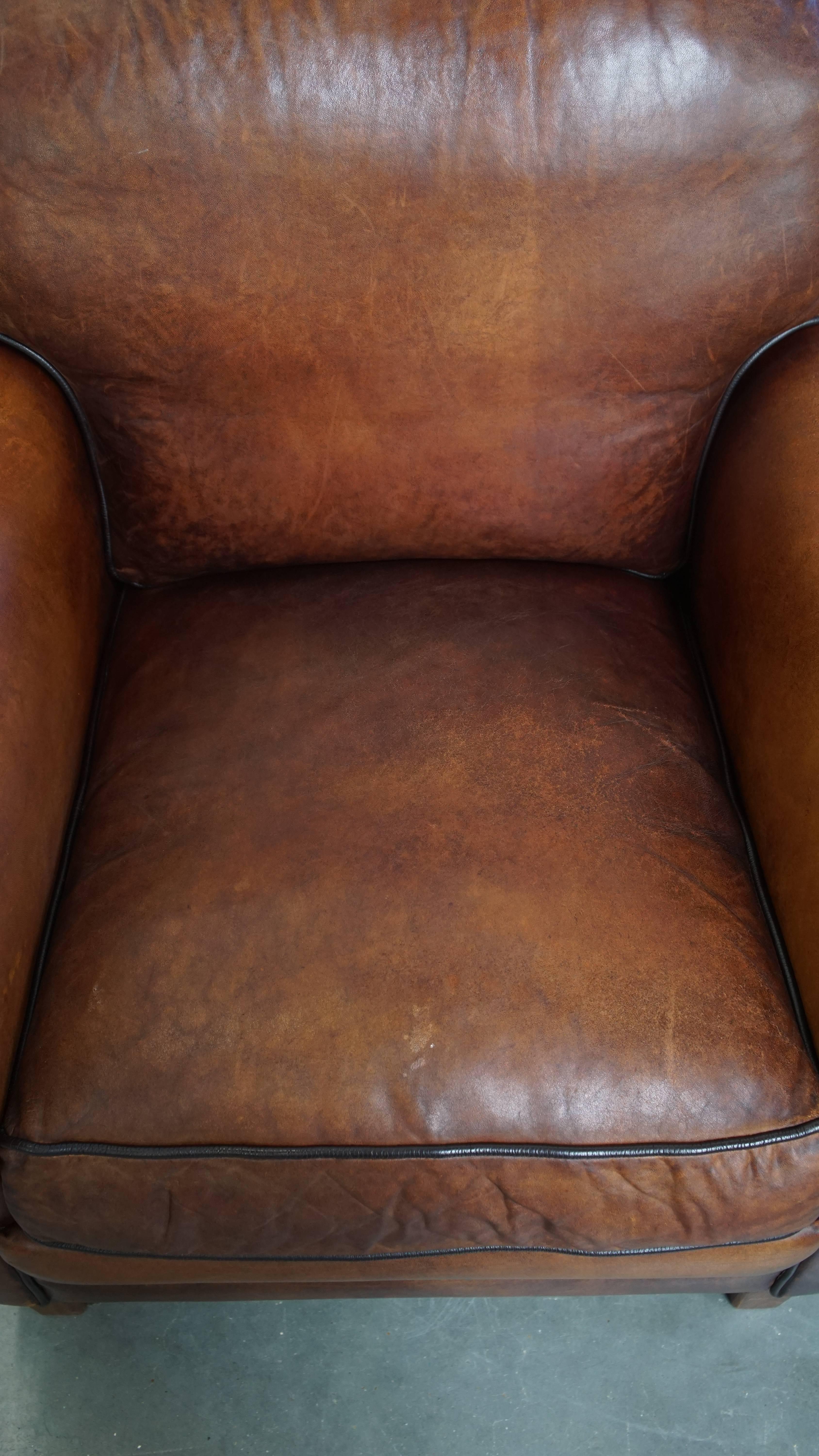 Sillón de piel de oveja de estilo inglés Siglo XXI y contemporáneo en venta