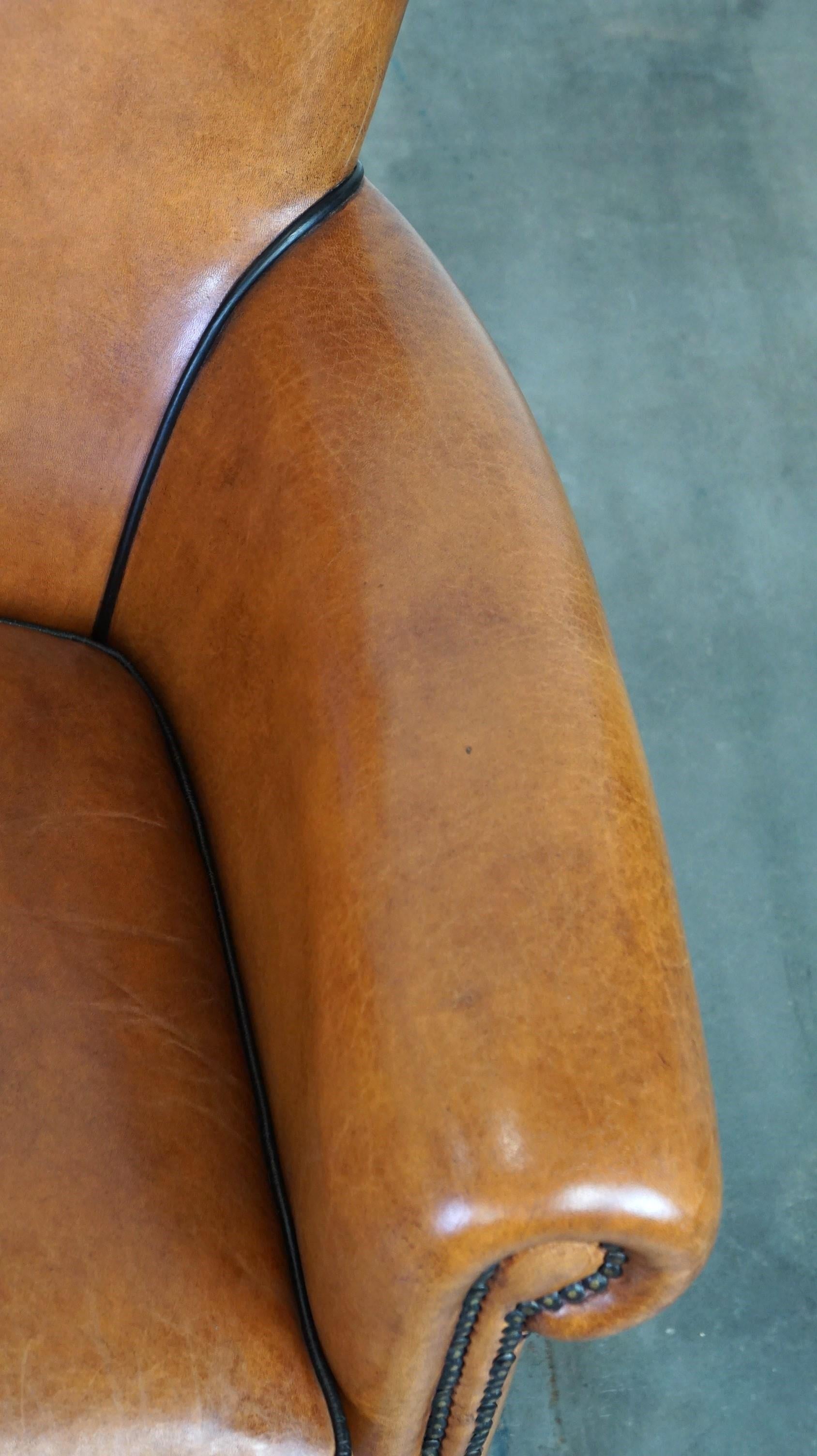 Sheepskin leather armchair with a luxurious appearance For Sale 1