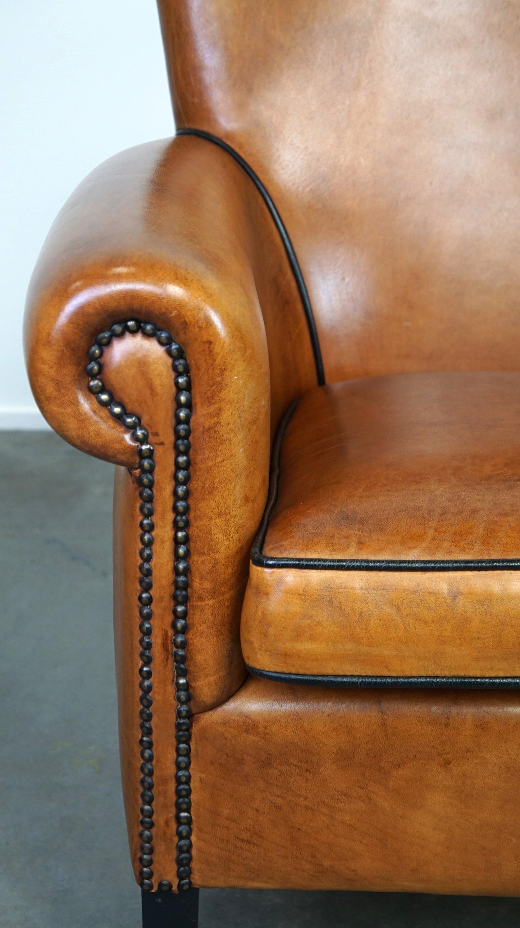 Sheepskin leather armchair with a luxurious appearance For Sale 2