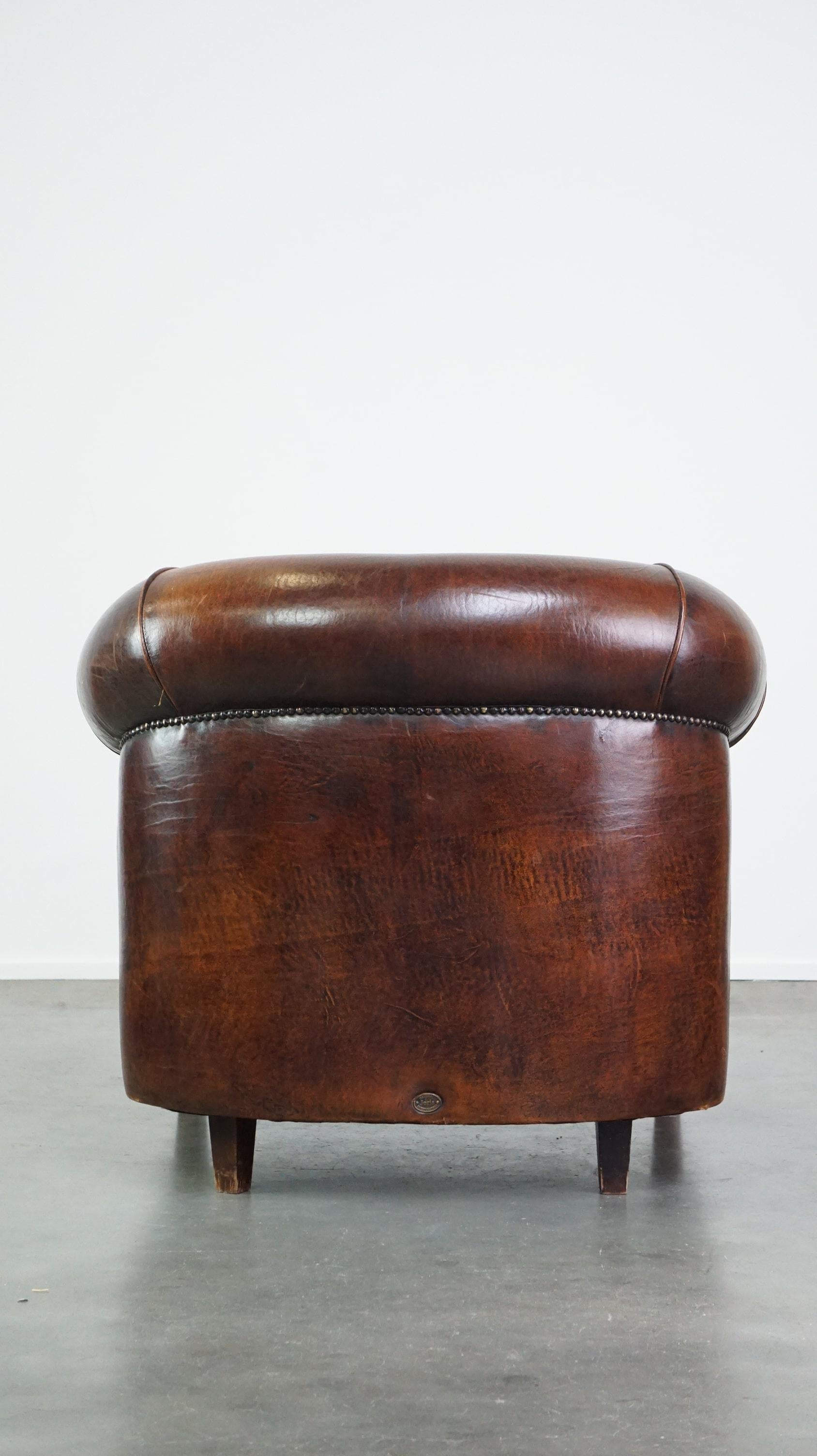 Hand-Crafted Sheepskin leather club armchair with beautiful colors and comfortable seating For Sale
