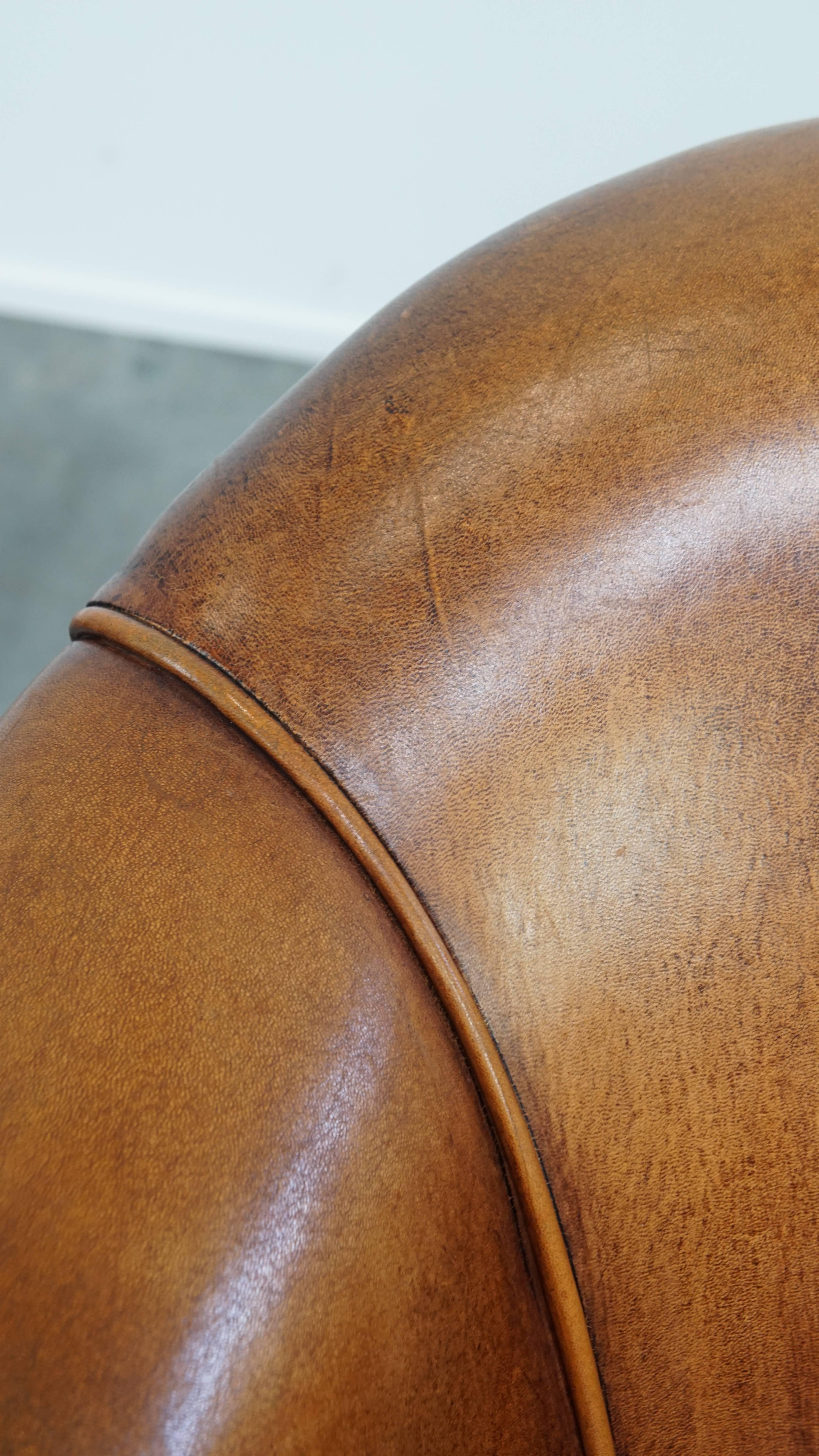 Fauteuil club en cuir de mouton en vente 5
