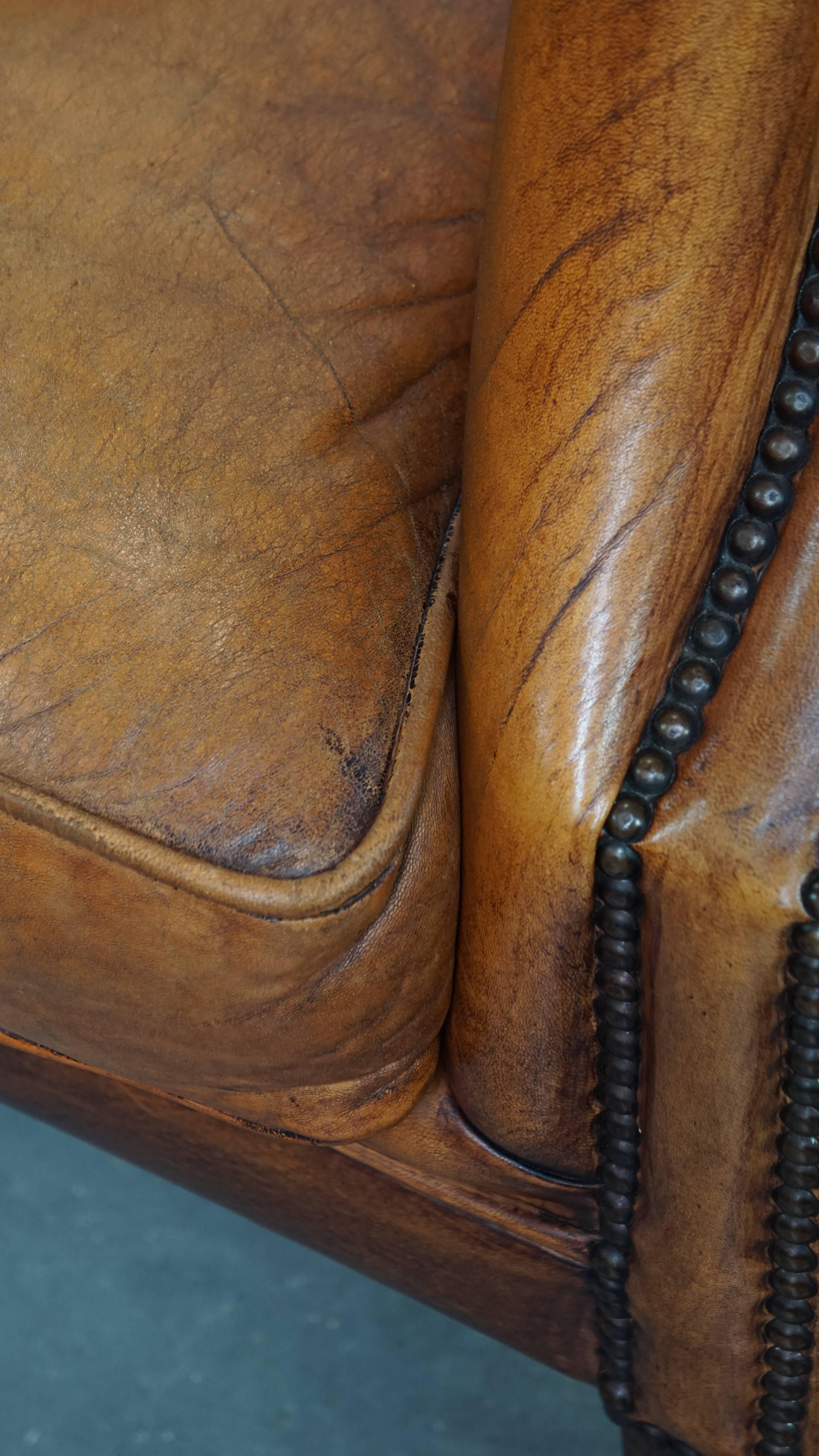 Fauteuil club en cuir de mouton en vente 6