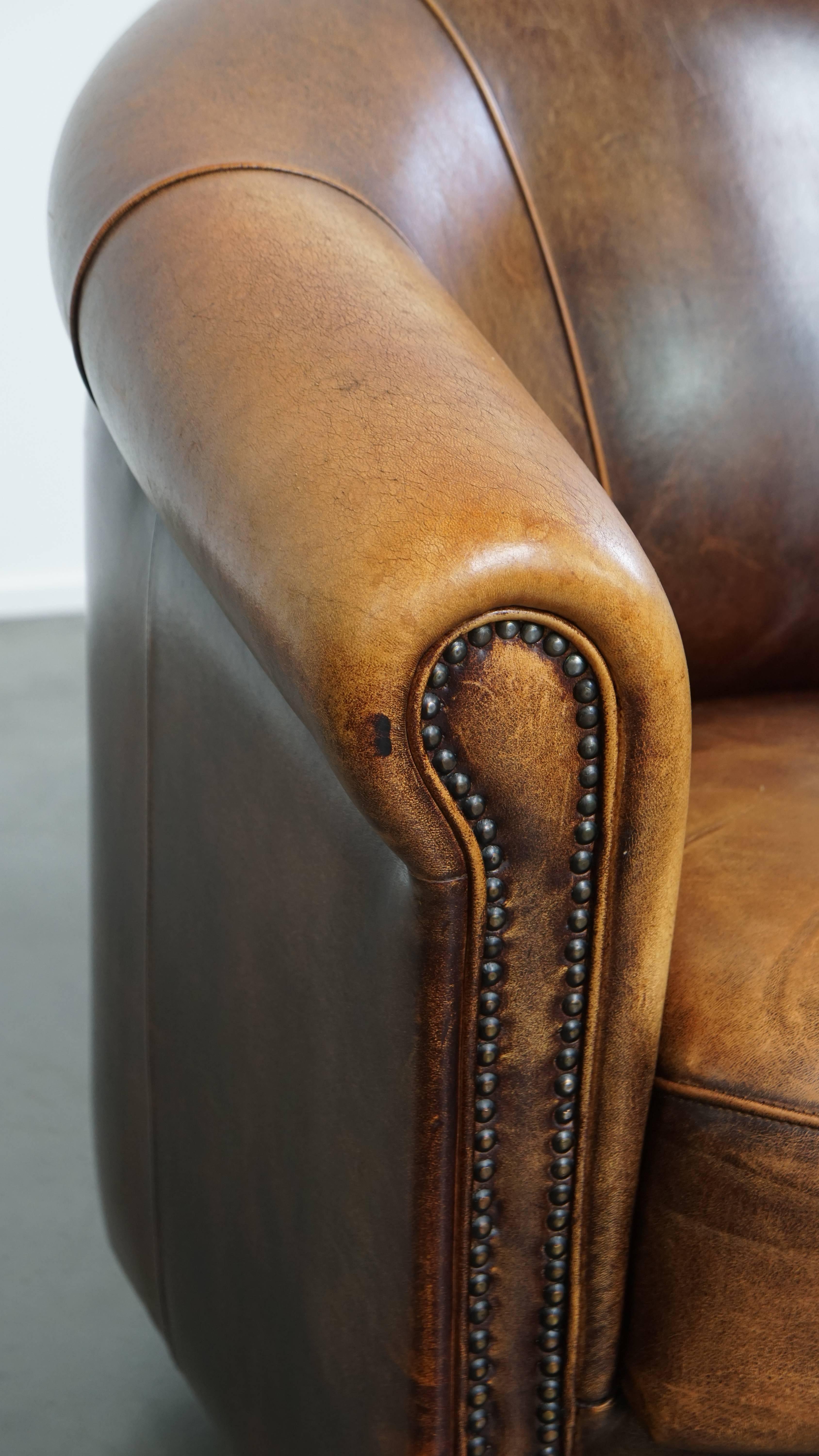 Fauteuil club en cuir de mouton en vente 6