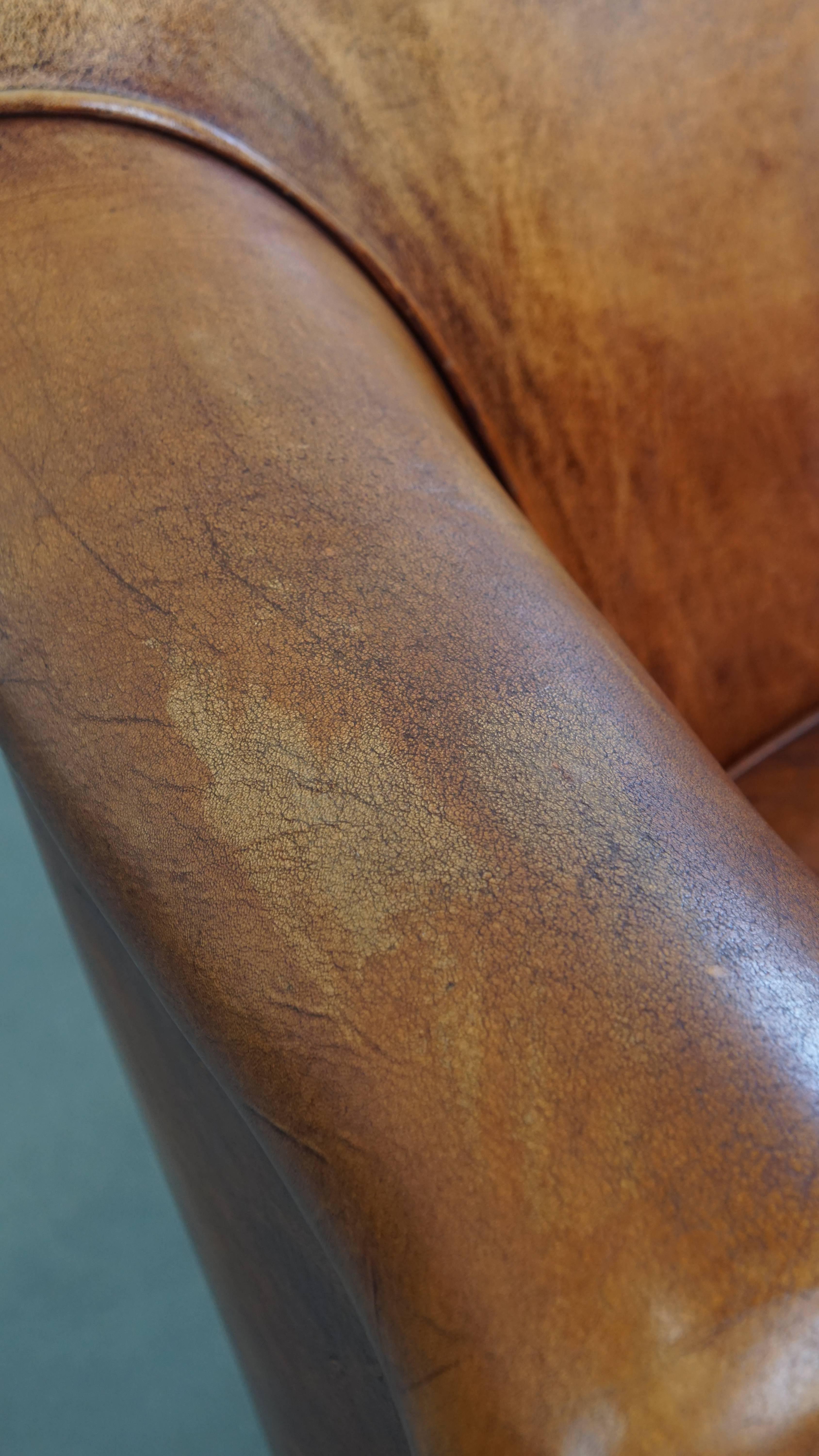 Fauteuil club en cuir de mouton en vente 7