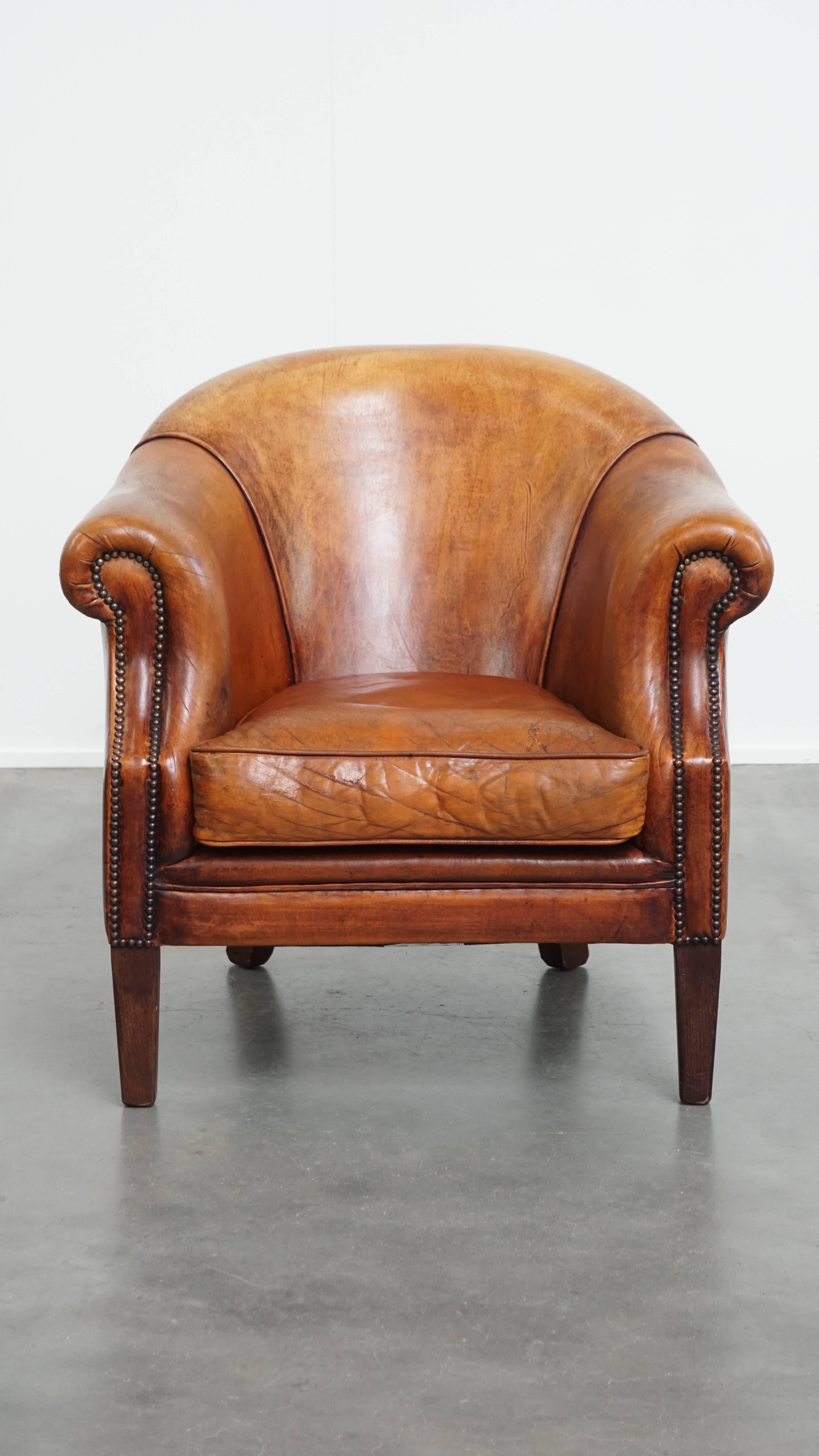 Offert : ce fauteuil club en cuir de mouton très recherché, avec de belles couleurs et une assise confortable.
Une belle opportunité pour ceux qui recherchent un fauteuil club en peau de mouton pour leur maison, mais aussi pour l'hôtellerie et les
