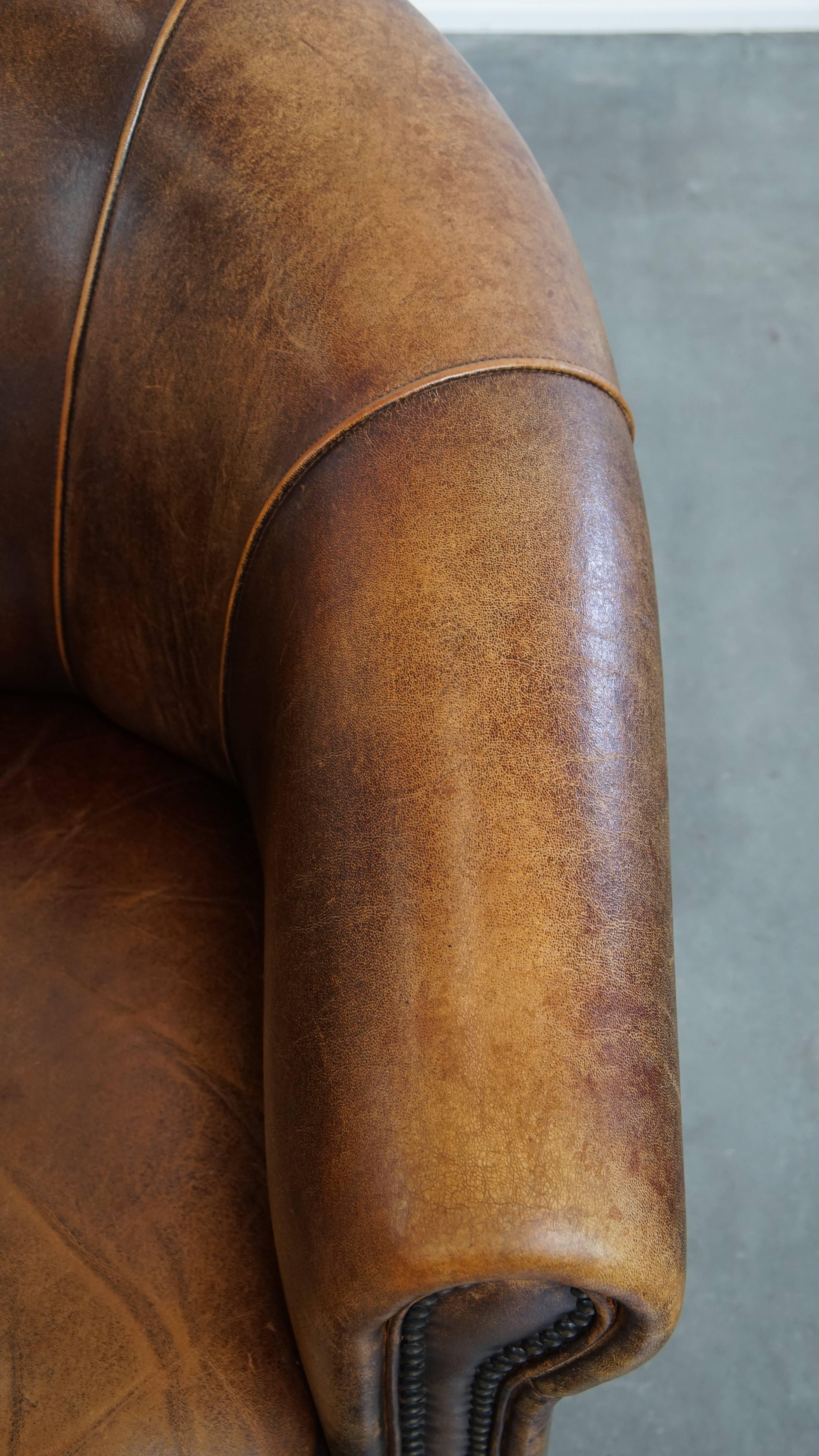Fauteuil club en cuir de mouton en vente 1