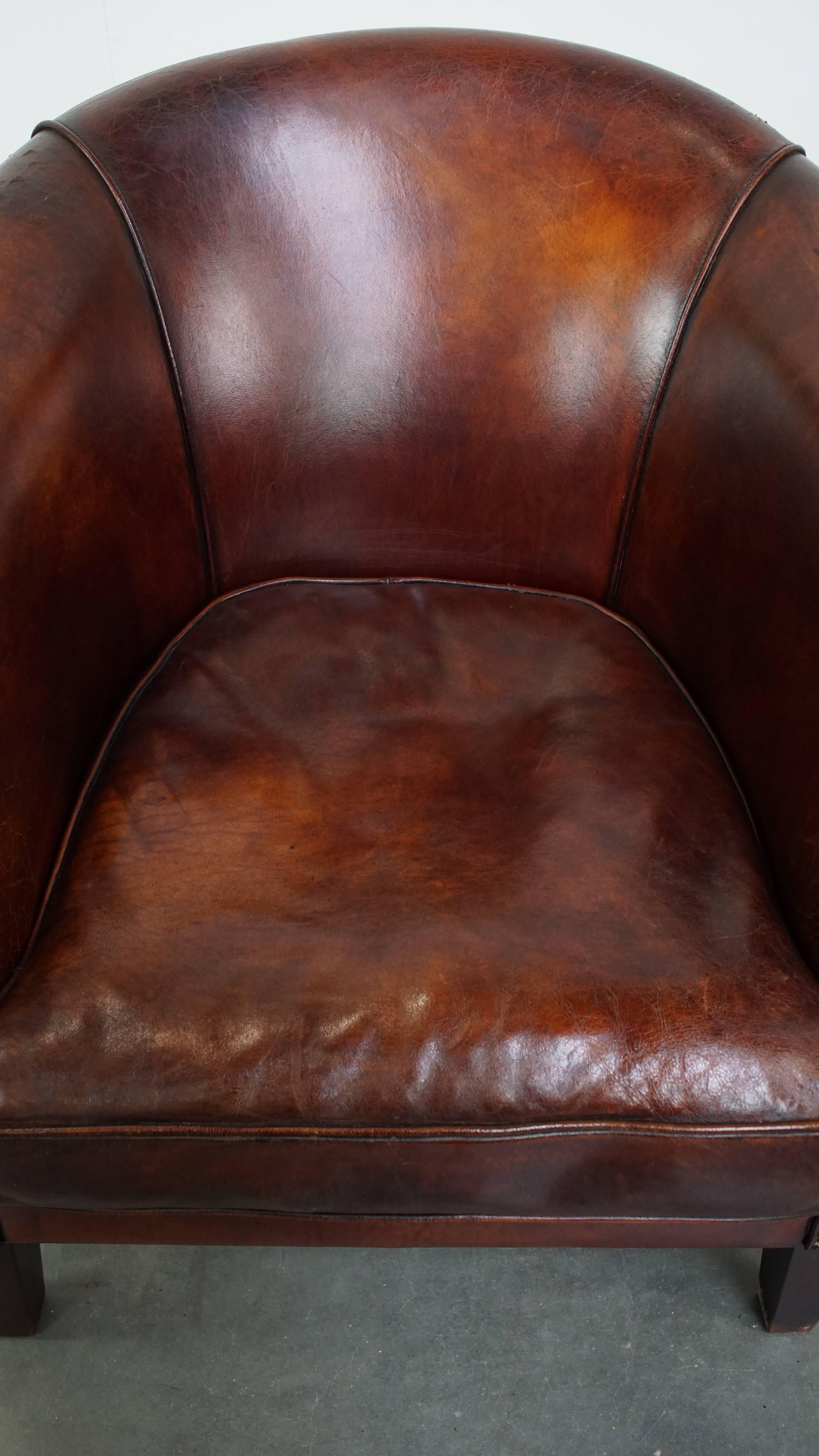 XX secolo Sedia Club in pelle di pecora in tonalità Cognac in vendita