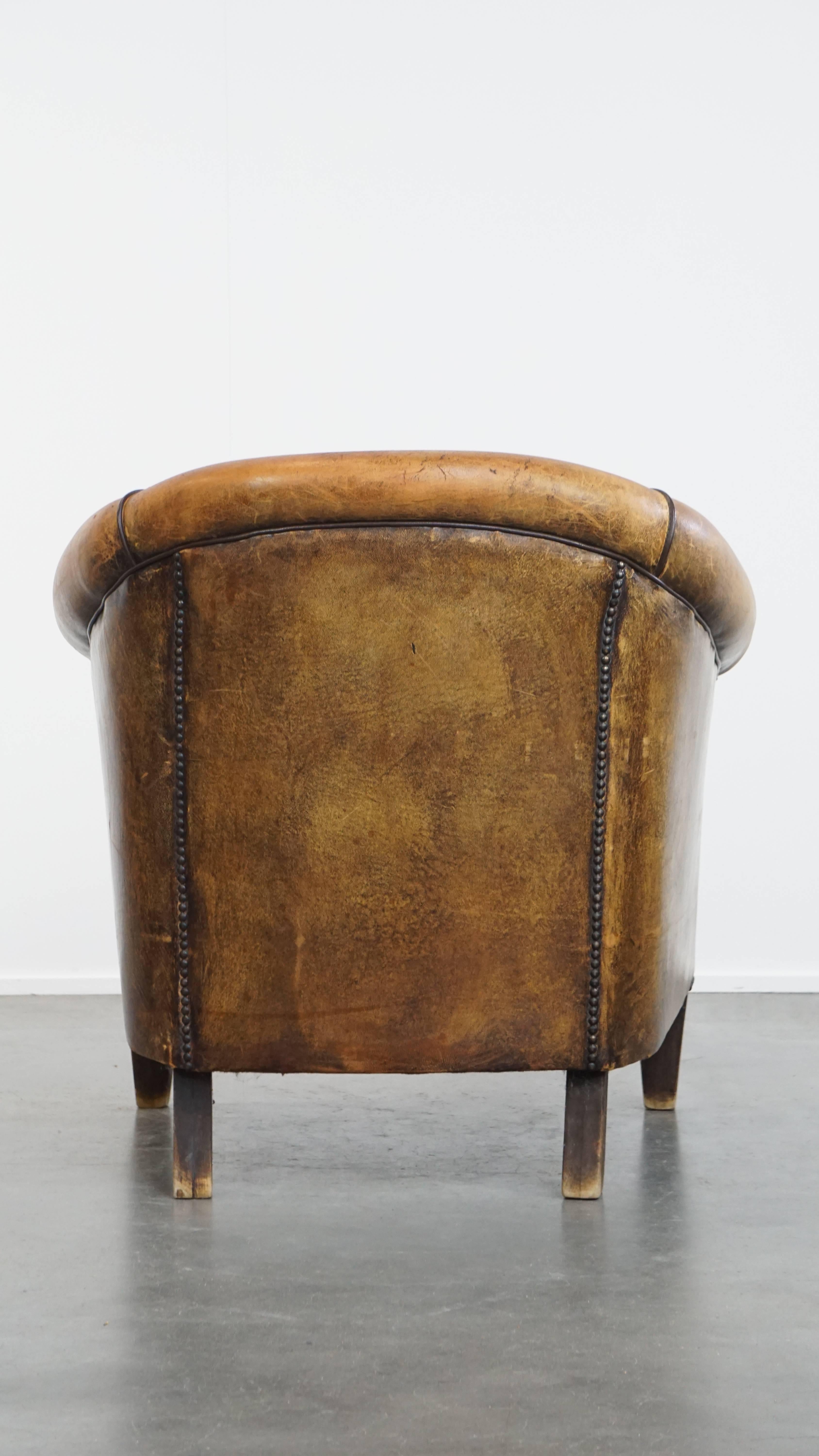 Hand-Crafted Sheepskin Leather Club Chair in English Style For Sale