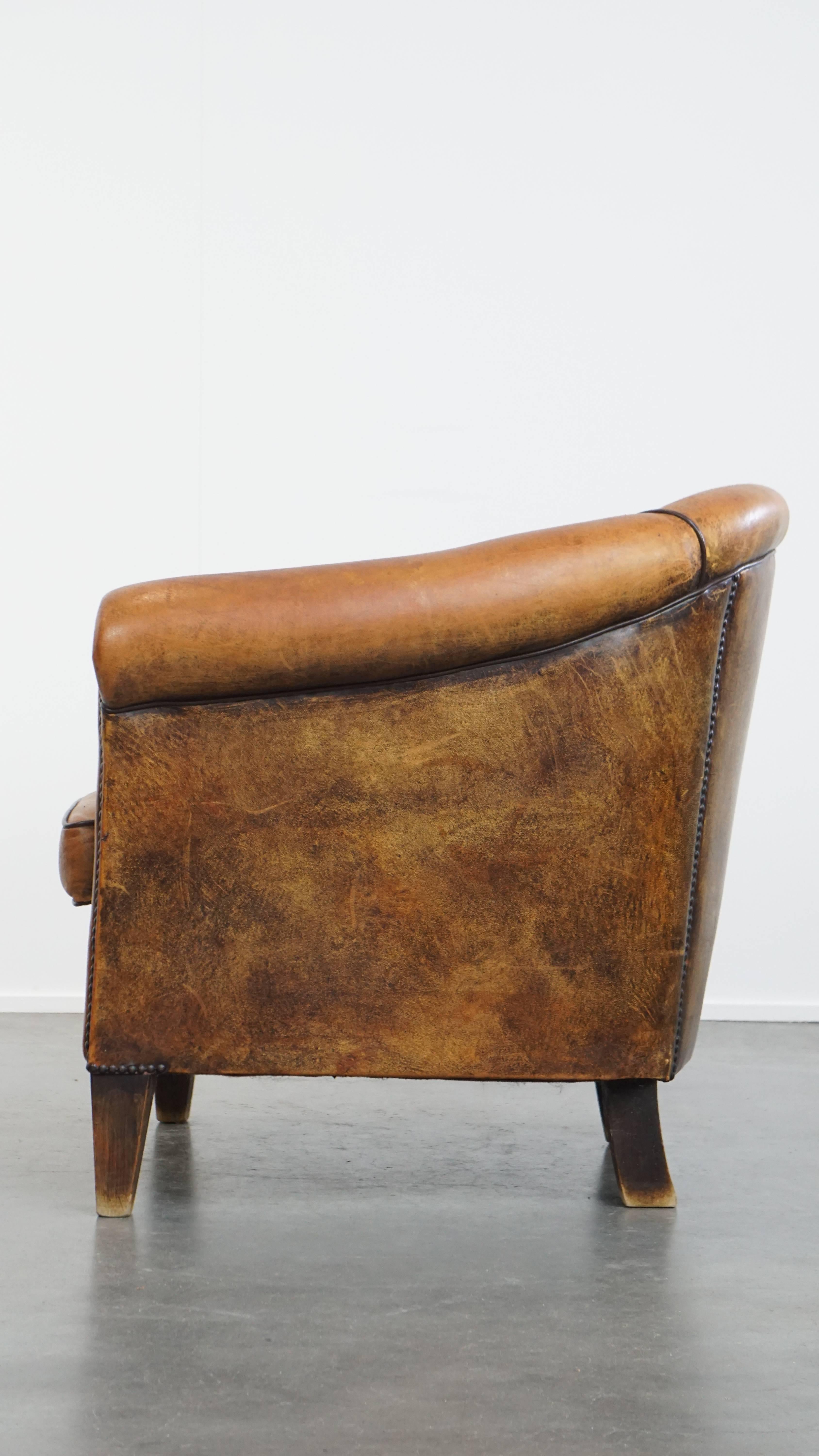 Sheepskin Leather Club Chair in English Style In Fair Condition For Sale In Harderwijk, NL