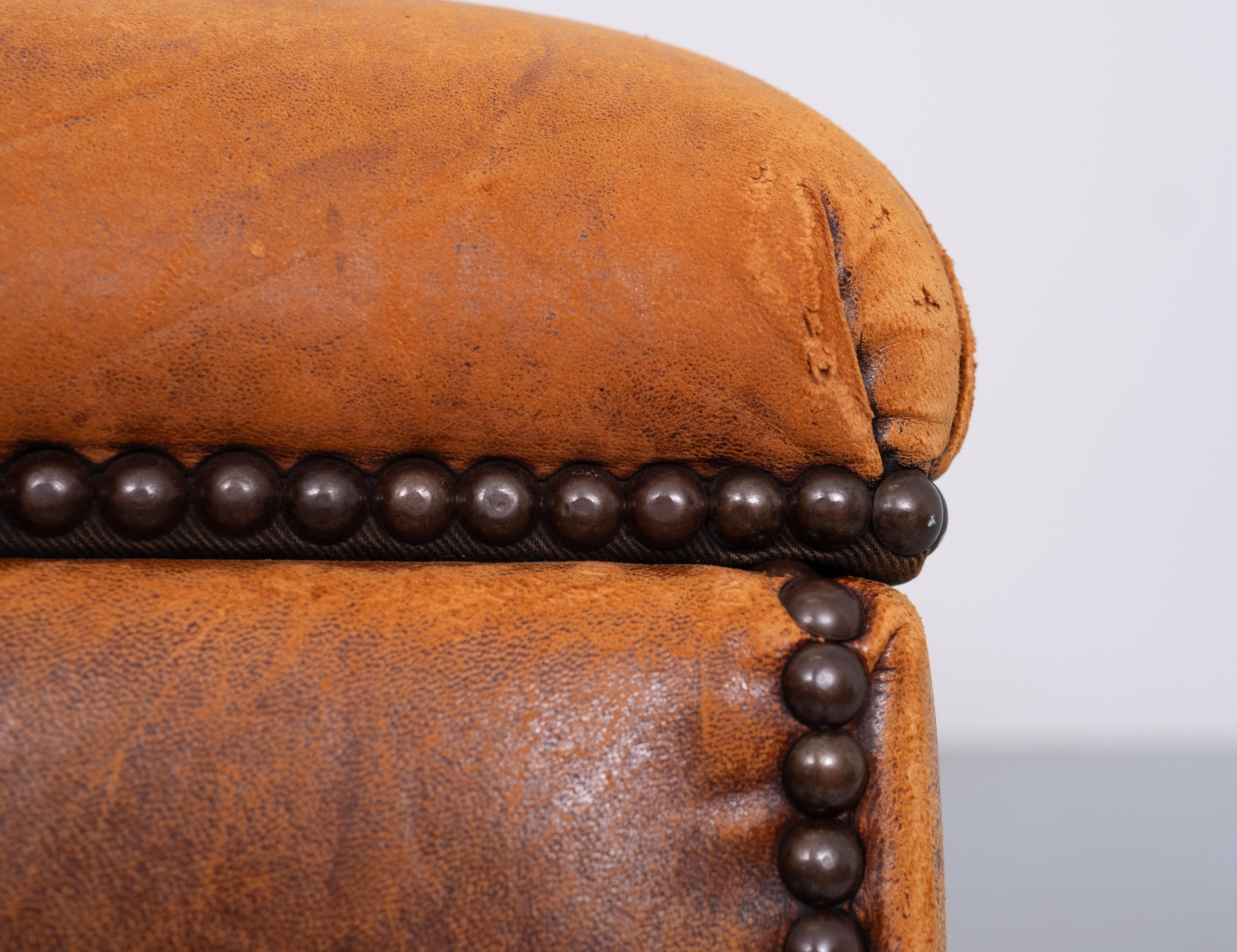 Mid-Century moderno Pelle di pecora  Pouf o ottomana in pelle con contenitore  1970s in vendita
