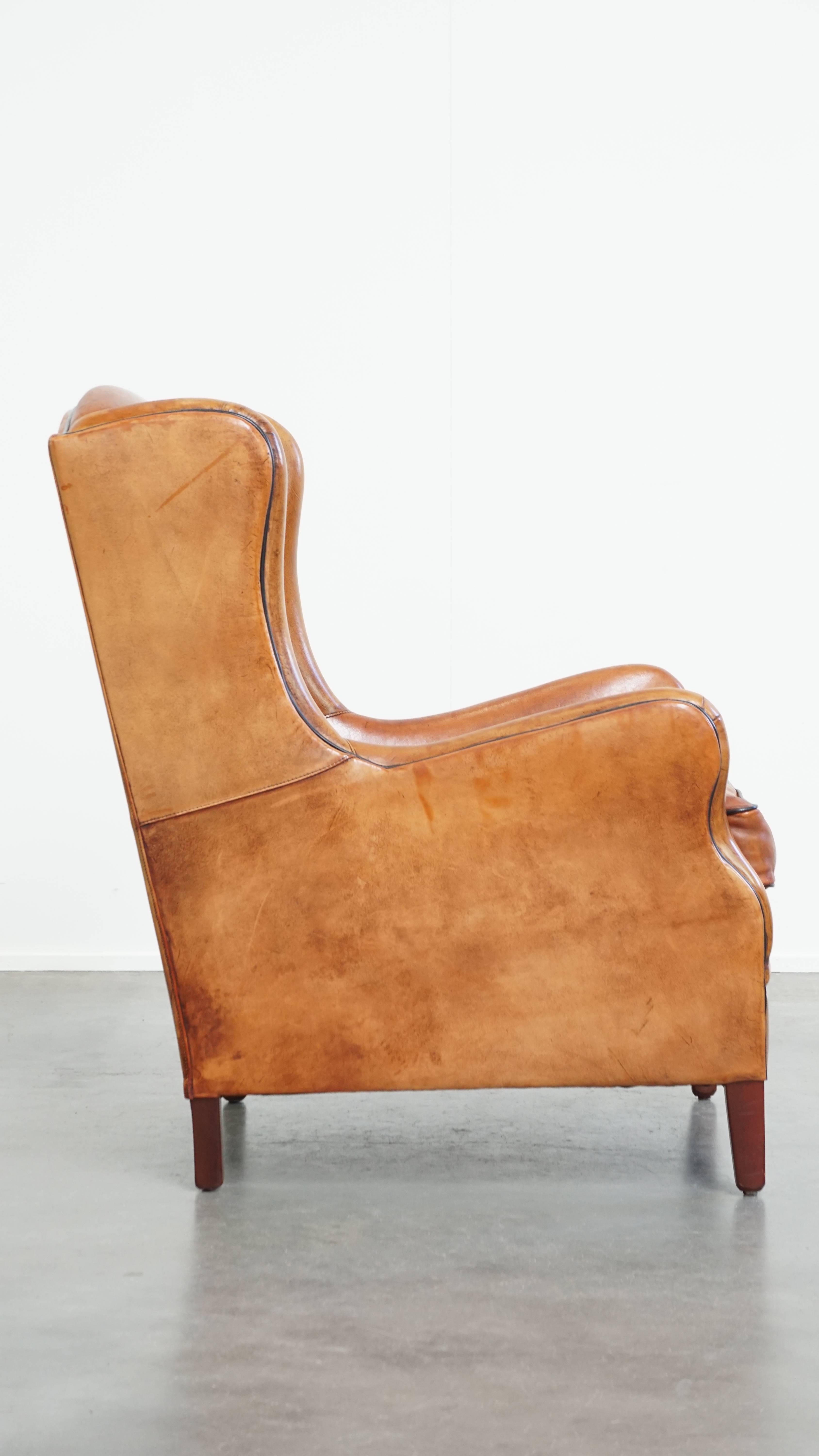 Silla Wingback de Piel de Oveja con Ribete Negro Romano clásico en venta