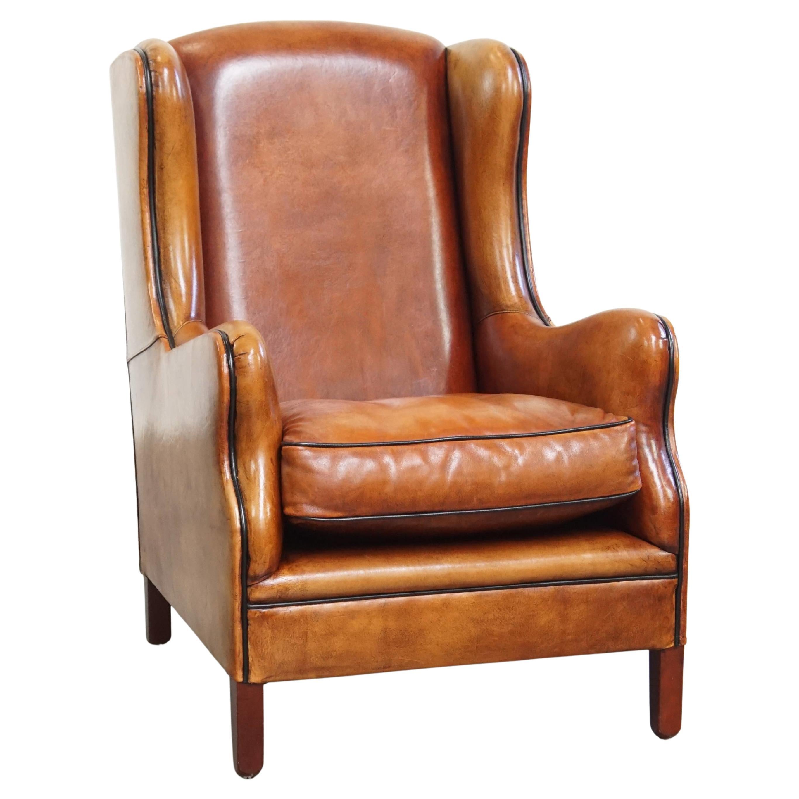 Silla Wingback de Piel de Oveja con Ribete Negro en venta