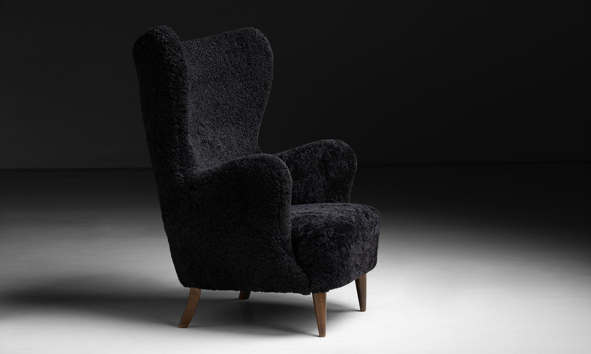 Sheepskin Lounge Chairs

Denmark circa 1950

Modern chair, newly upholstered in sheepskin.

33”w x 36”d x 46”h x 16”seat