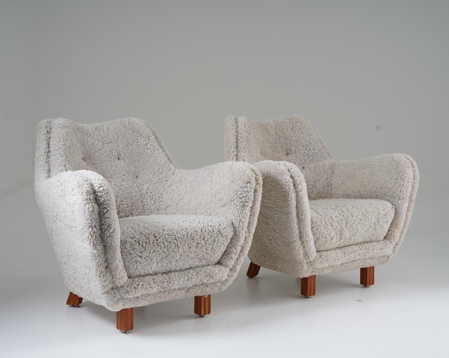 Stunning Swedish lounge chairs by Sten Wicéns Möbelfabrik, 1950s
These organically shaped chairs are constructed with a very high sense of quality and design. 

Condition: Very good, reupholstered.
 