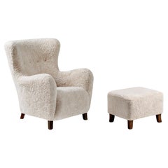 Chaise et pouf Sampo en peau de mouton