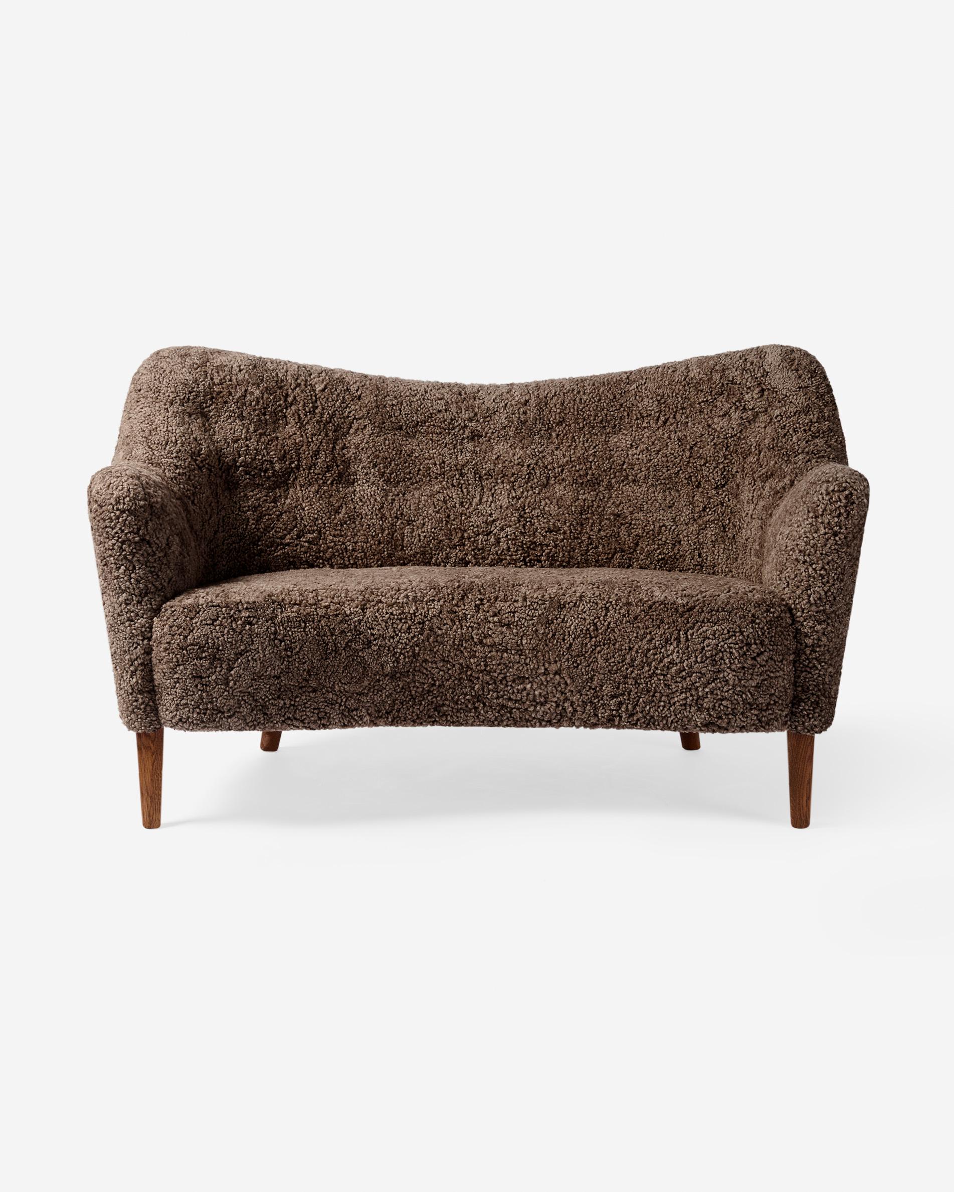 Alfred Christensen - Divano con seduta d'amore Tissø

La riedizione ufficiale di questo classico divano-sedile del designer ed ebanista danese: Alfred Christensen, originariamente prodotto dalla sua azienda: Slagelse Mobelvaerk come modello 185 nel