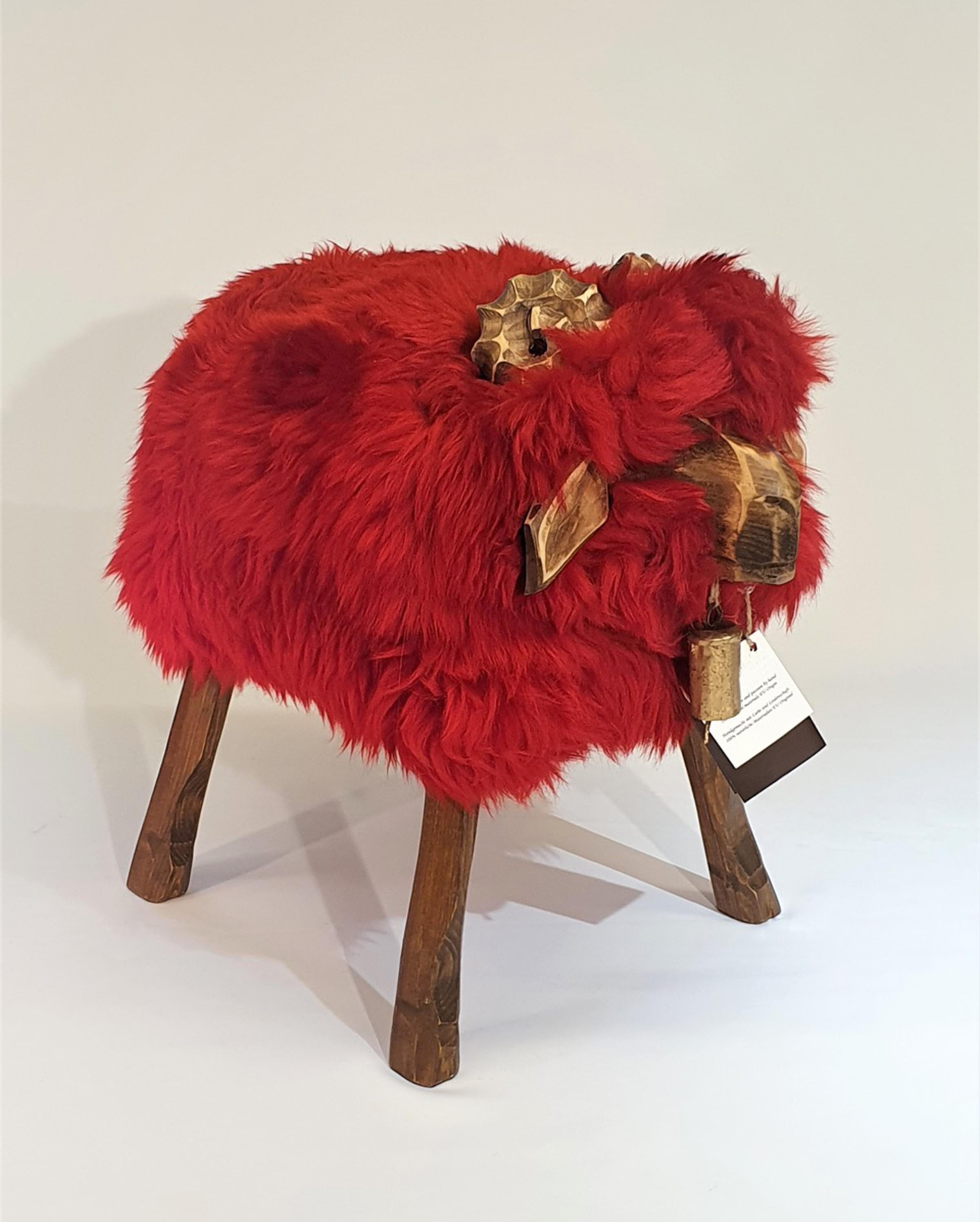 Our sheep stools are of the finest nature, each with its own character and lovingly hand-carved from basswood. We pay attention to the European origin of all natural materials used and also pass on the added value to the creator of our stools.