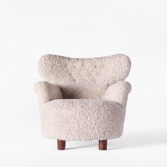 Sillón tapizado en piel de oveja de Elias Svedberg, Modelo Elias