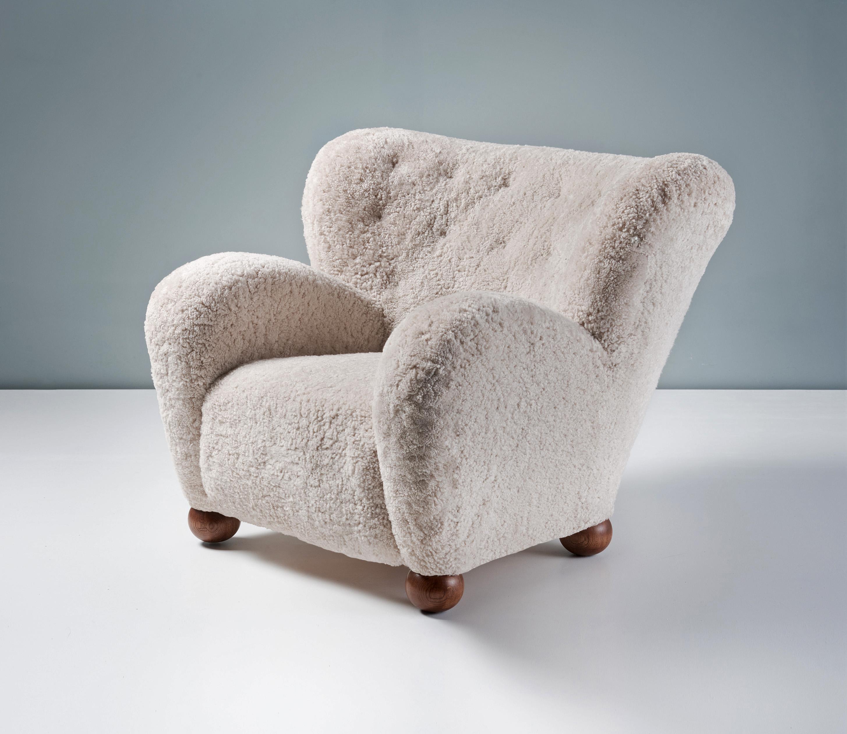Sheepskin Wing Chair attributed to Marta Blomstedt for Hotel Aulanko  For Sale 1