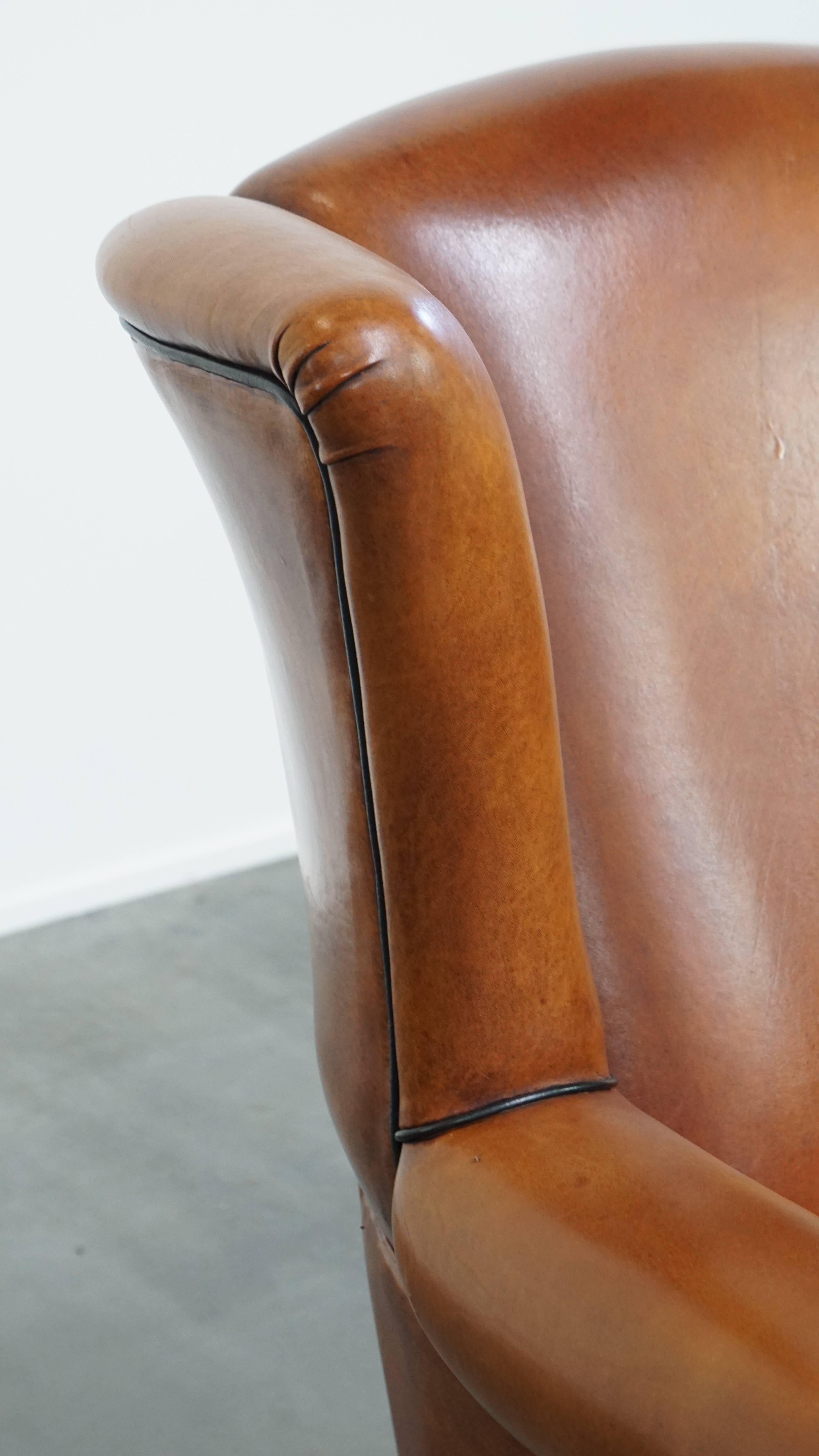Chaise Wingback en peau de mouton aux tons chauds en vente 3