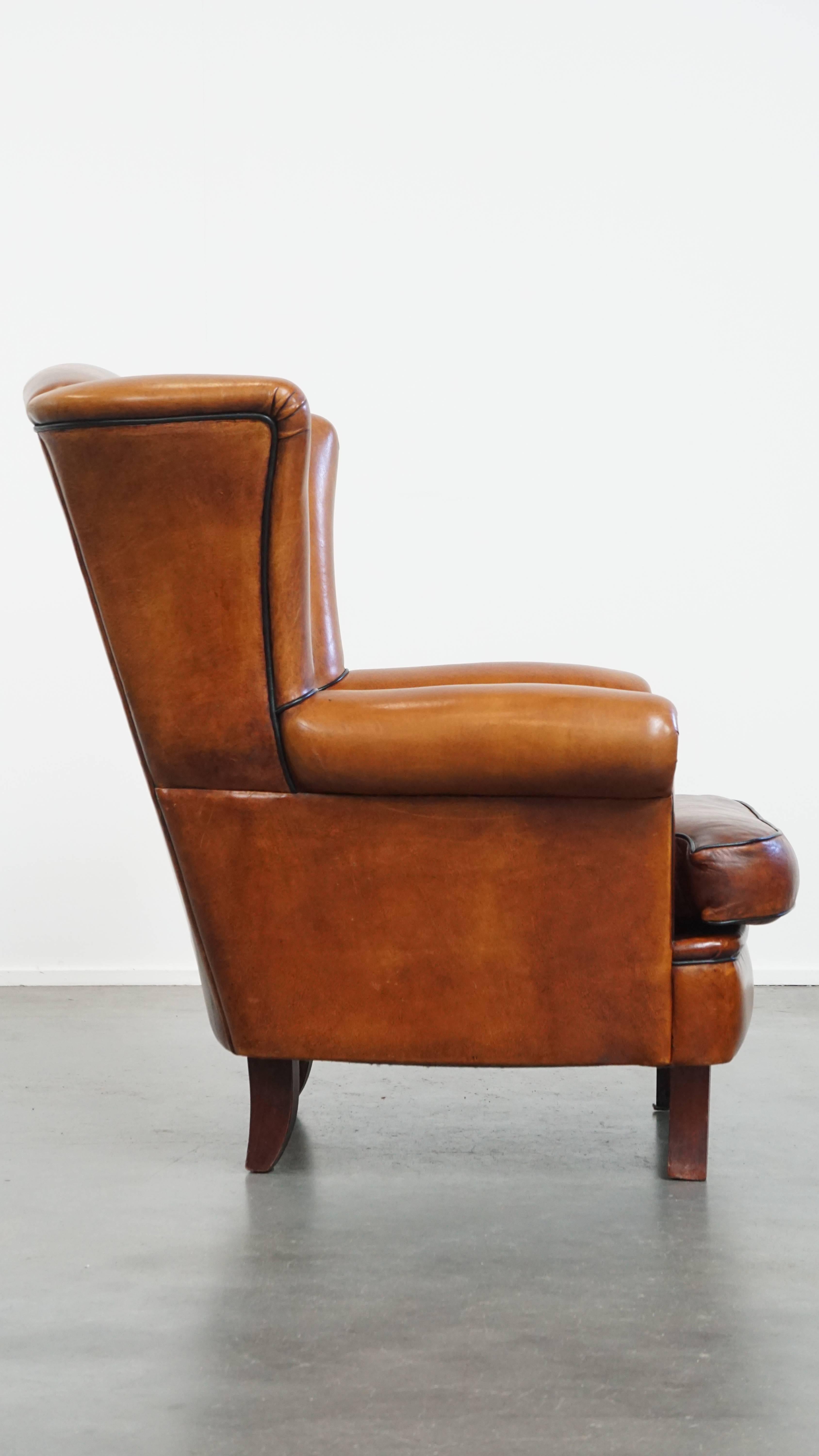 Romain classique Chaise Wingback en peau de mouton aux tons chauds en vente