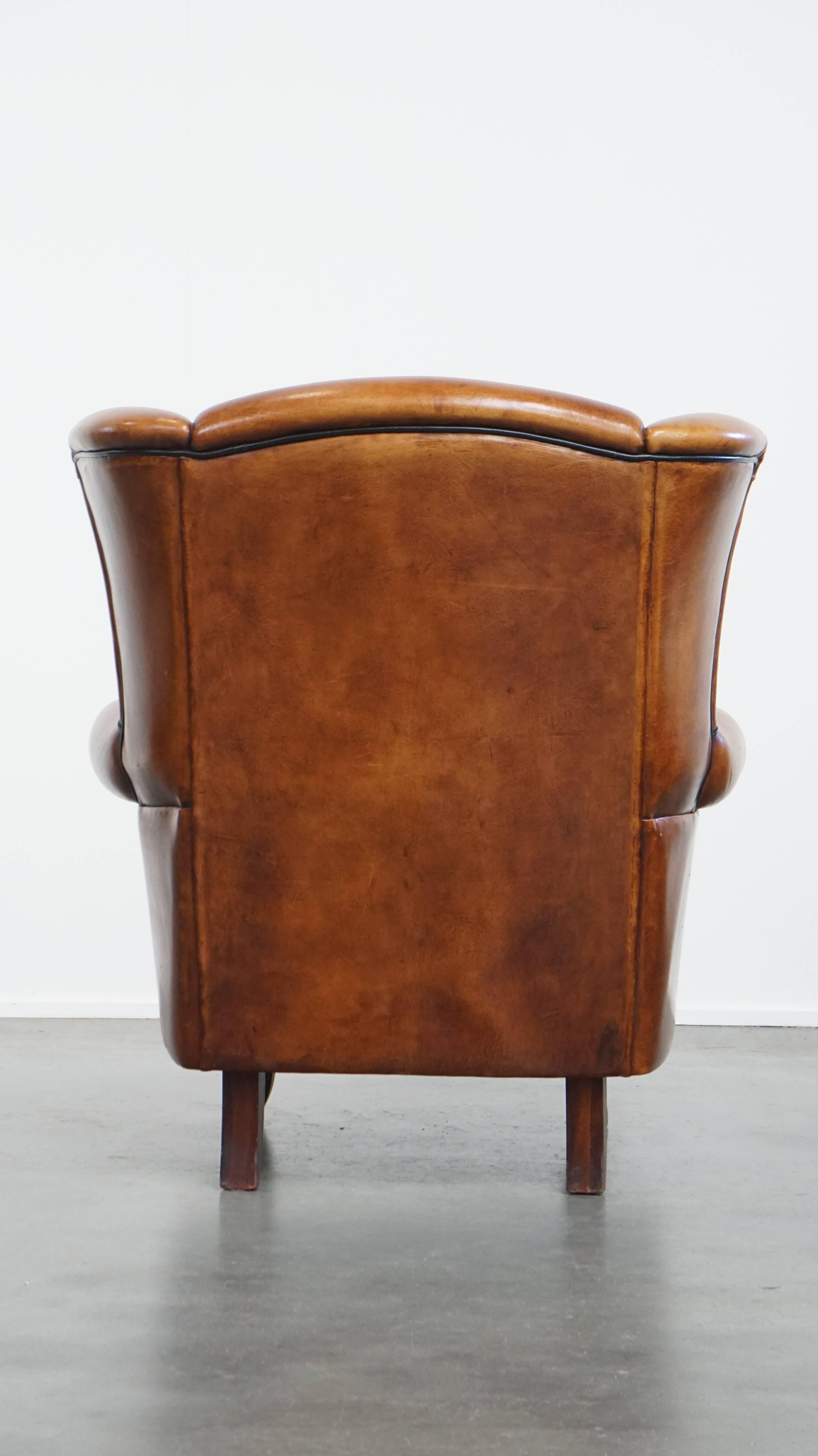 Fait main Chaise Wingback en peau de mouton aux tons chauds en vente