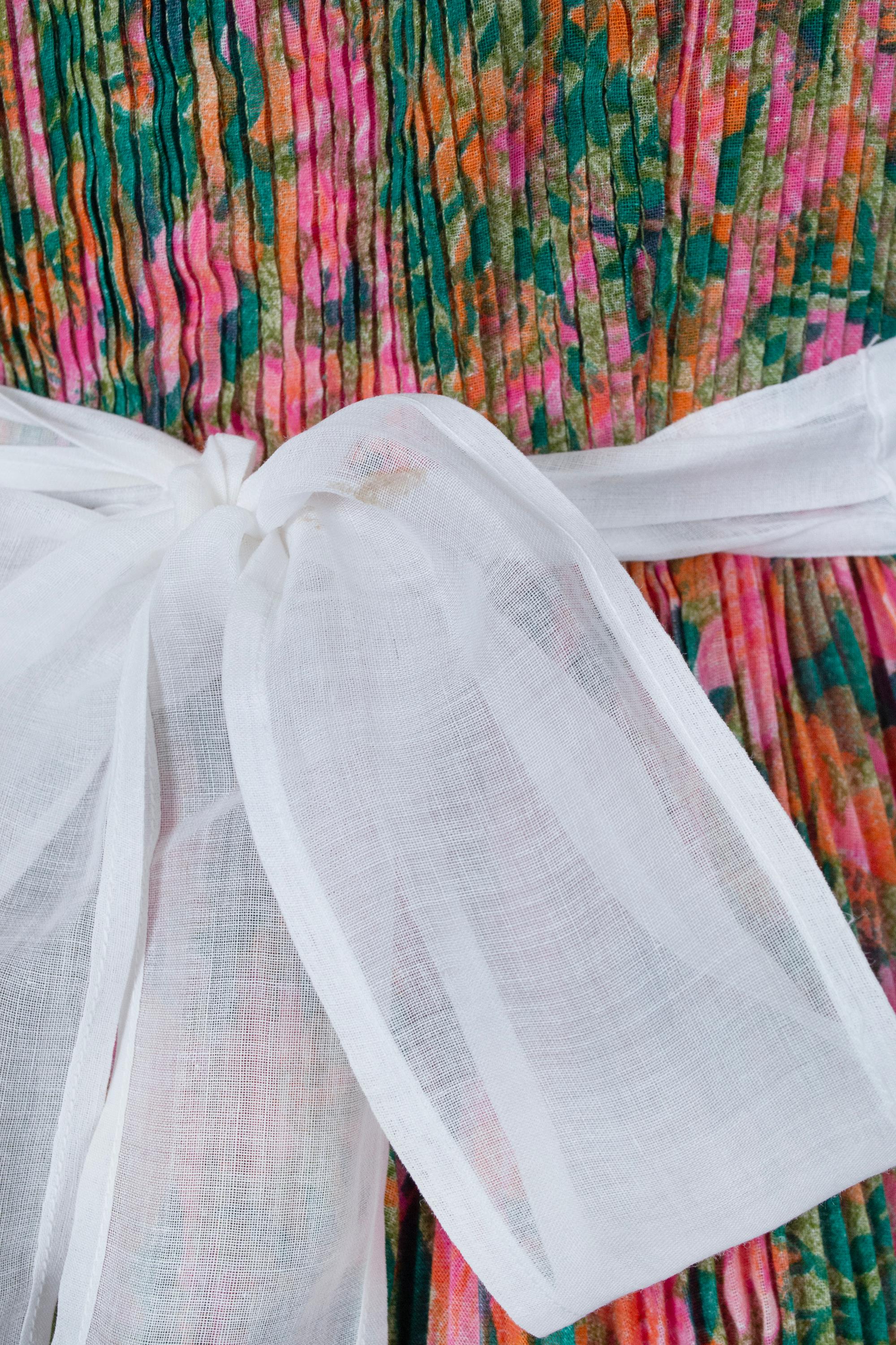 Demi-tablier de soubrette en voilage blanc avec longues attaches arrière - Taille unique, années 1950 en vente 3