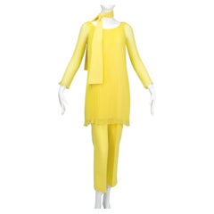 Ensemble tunique plissée et pantalon cigarette jaune transparent orné de bijoux - Taille XS, années 1960