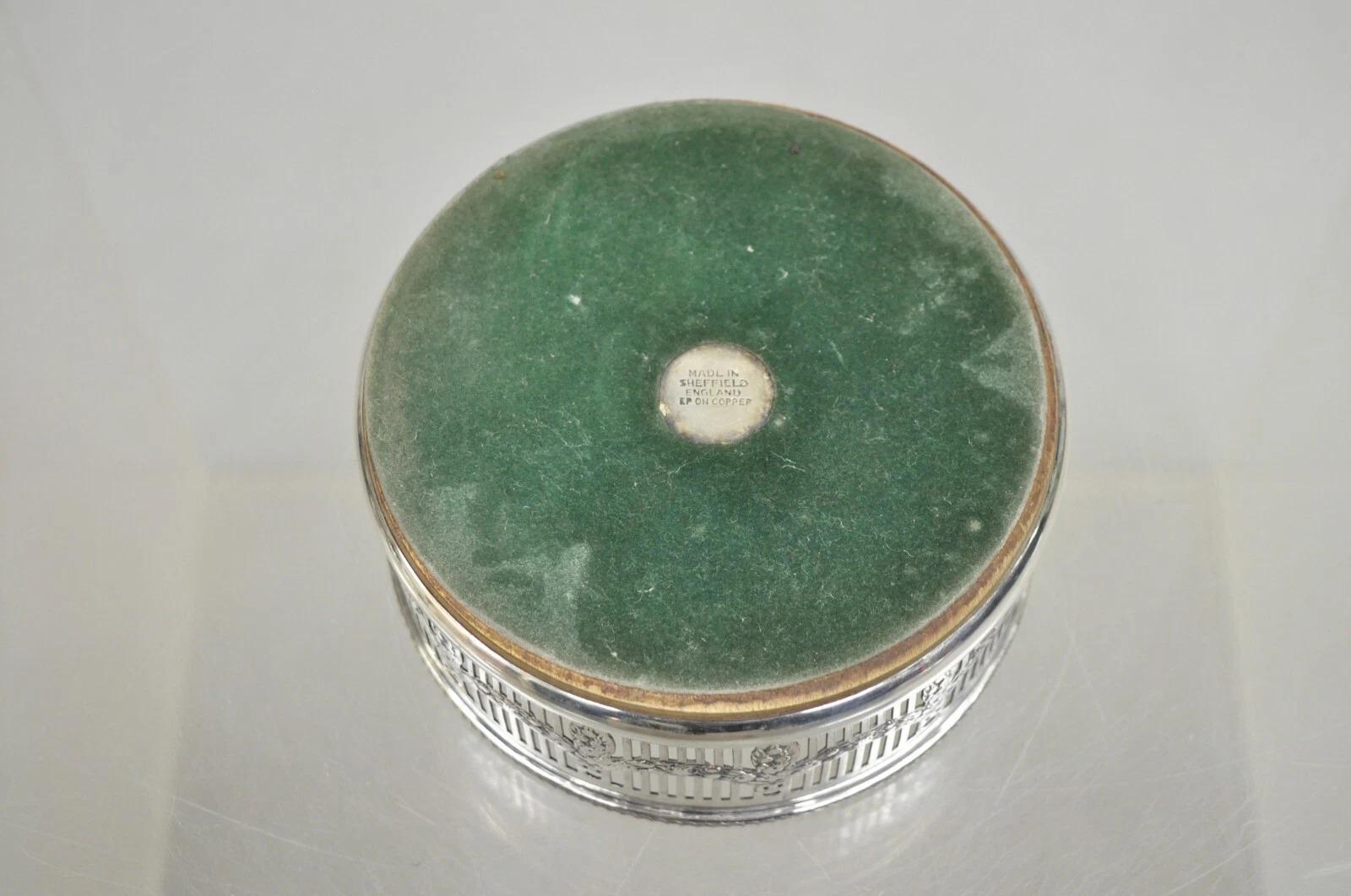 20ième siècle Sheffield Edwardian Silver Plated Fretwork Draped Mahogany Wine Bottle Coaster (sous-verre pour bouteille de vin) en vente