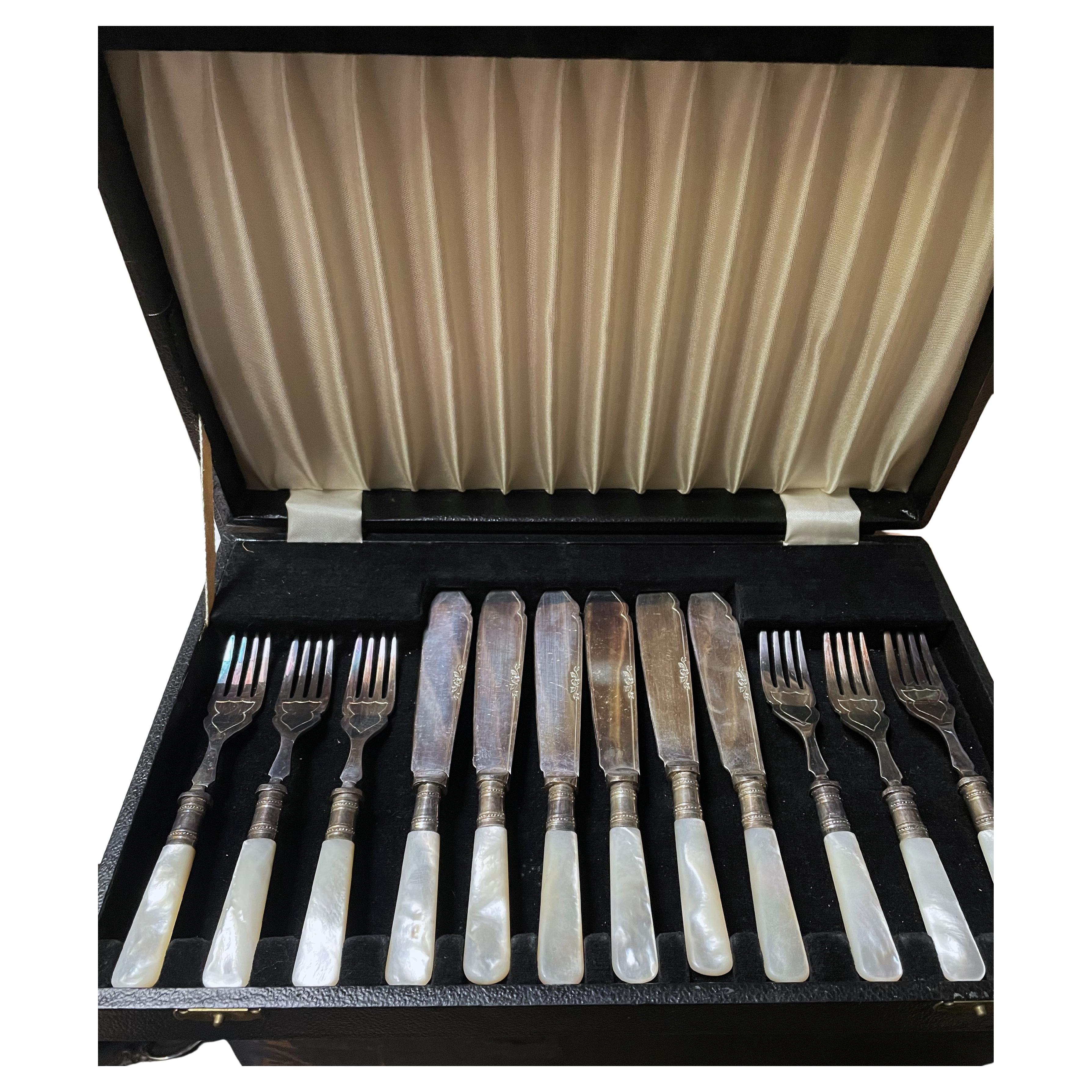 Sheffield England Boxed Set for 6 Fish/Dessert Forke & Knives MOP Handles