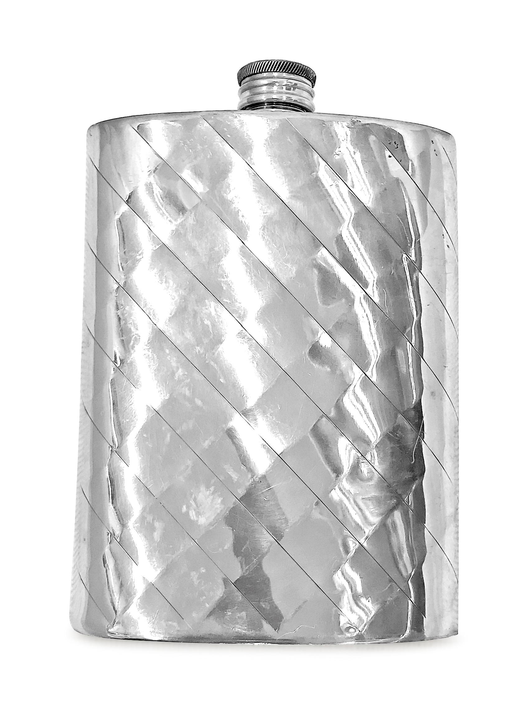 A beautiful 8 ounce  thermos made in Sheffield England . This English pewter thermos  has a diamond shape design by hand .
W ; 1