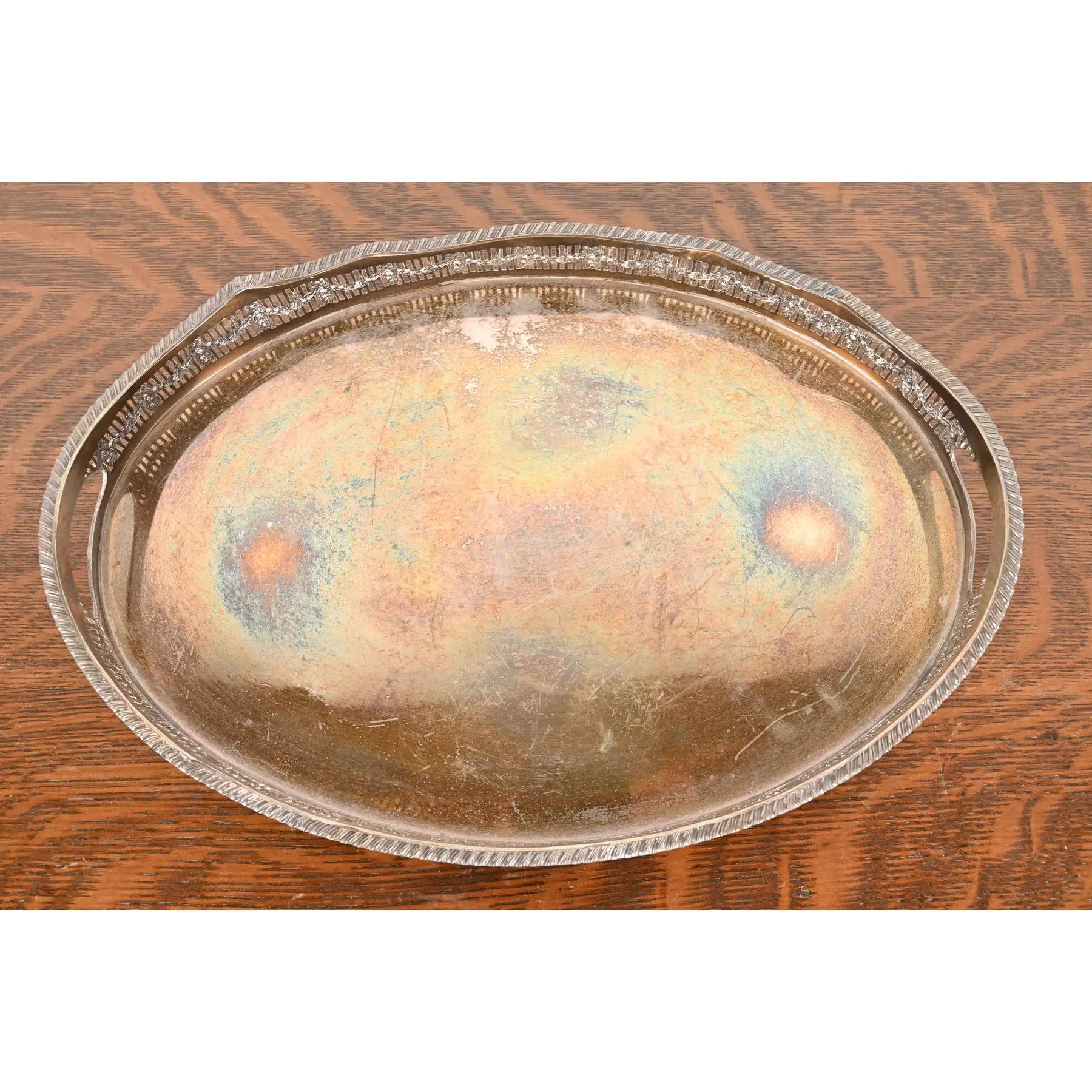 Sheffield English Victorian Silverplate Handled Reticulated Serving Tea Tray In Good Condition For Sale In South Bend, IN