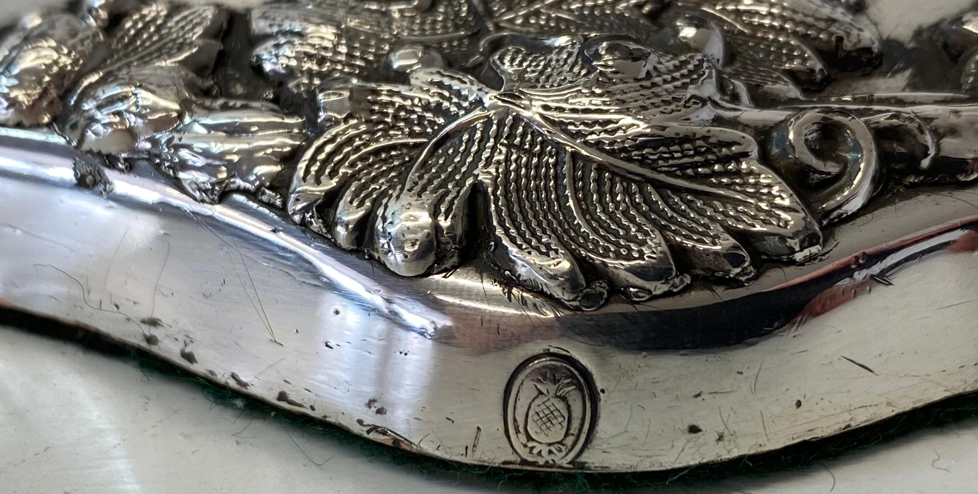 Portacandele in argento di Sheffield con supporti in argento, metà del XX secolo. in vendita 3