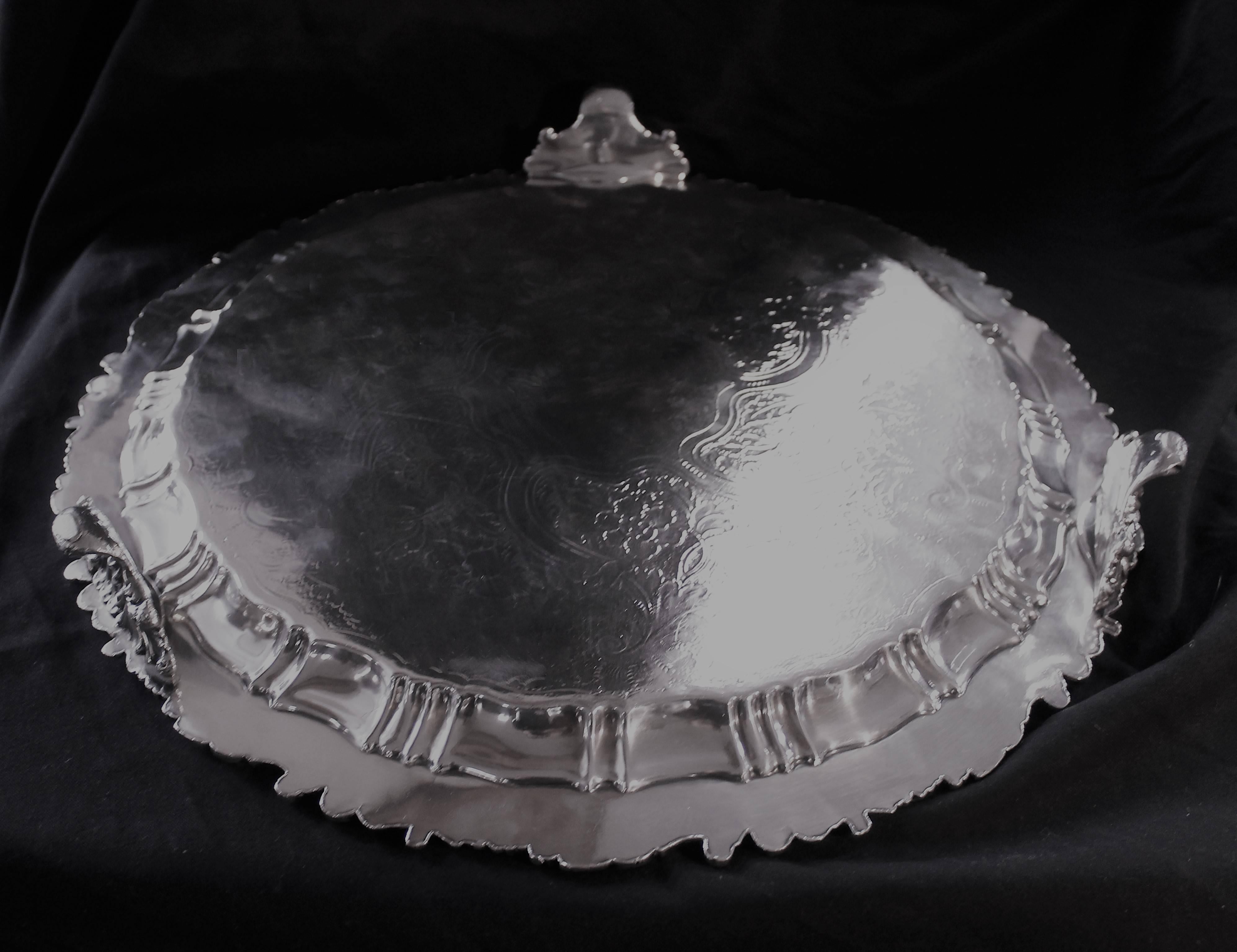 Sheffield Silver Plated Crested Salver Early 19th Century In Good Condition For Sale In Hamilton, Ontario