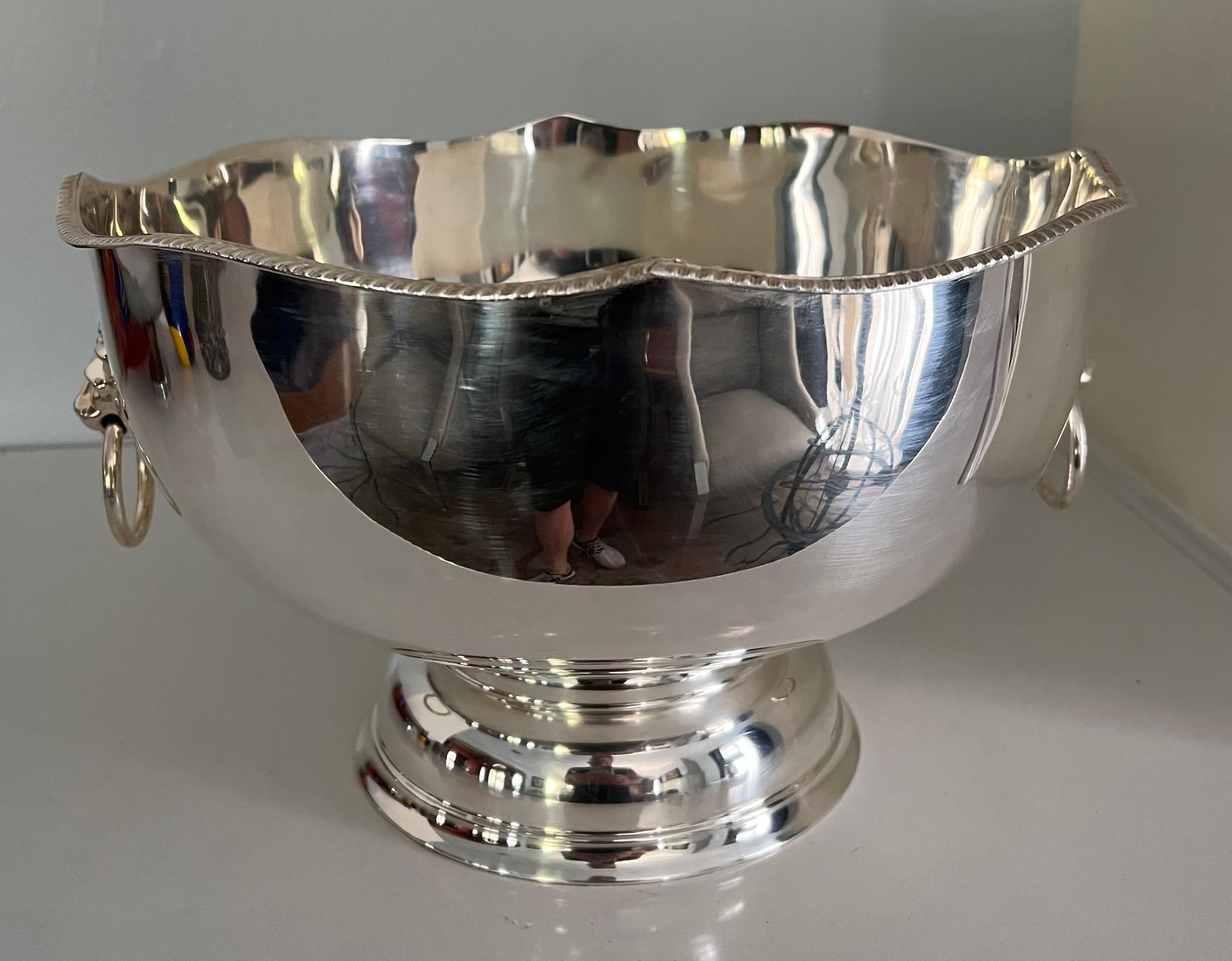 Mid-Century Modern Sheffield Style Silver Plate Scallop Punch Ice Bowl with Lion Head Rings Details For Sale