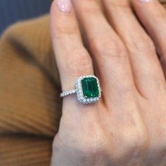 SHEFFIELD'S & SONS Cocktail Ring In 18Kt Gold With 4.00 Ctw Emerald & Diamonds