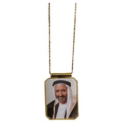 Collana personalizzabile Sheikh Rashid Frame in oro giallo 18 carati