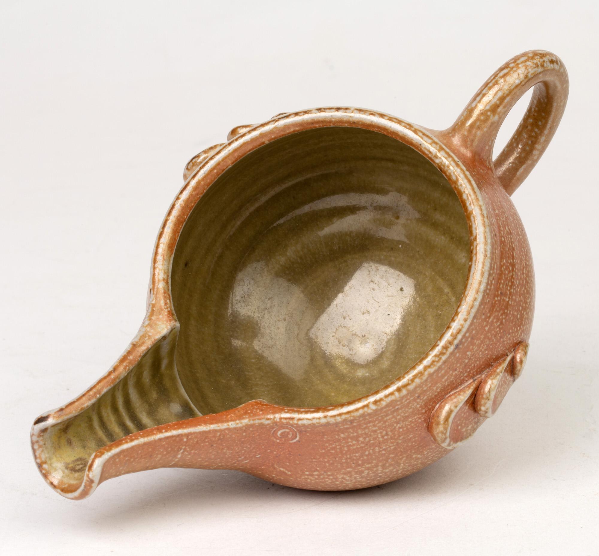 Sheila Casson Salzglasierter Studio Pottery-Krug aus Kastanienholz (Englisch) im Angebot