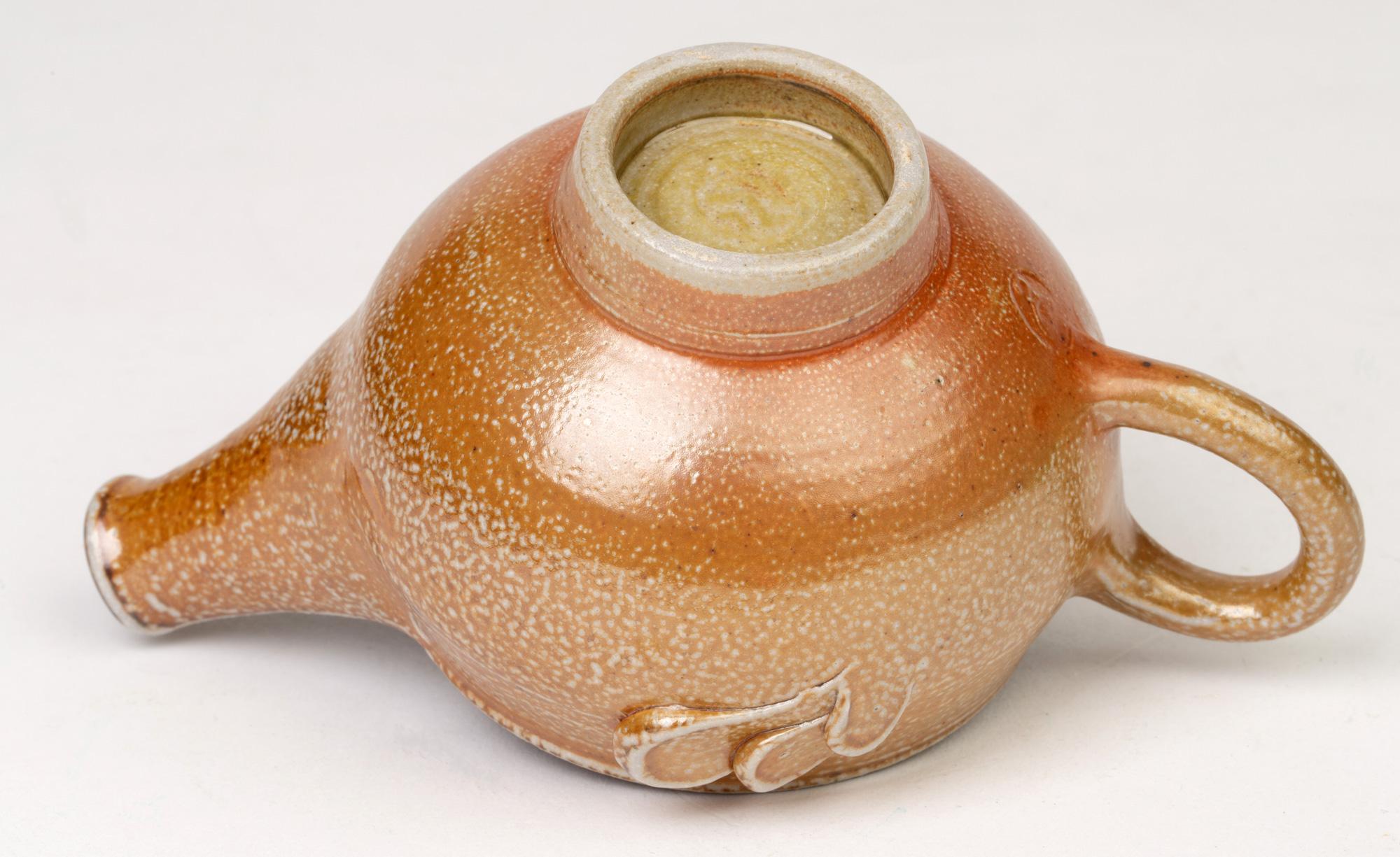 Sheila Casson Salzglasierter Studio Pottery-Krug aus Kastanienholz im Zustand „Hervorragend“ im Angebot in Bishop's Stortford, Hertfordshire