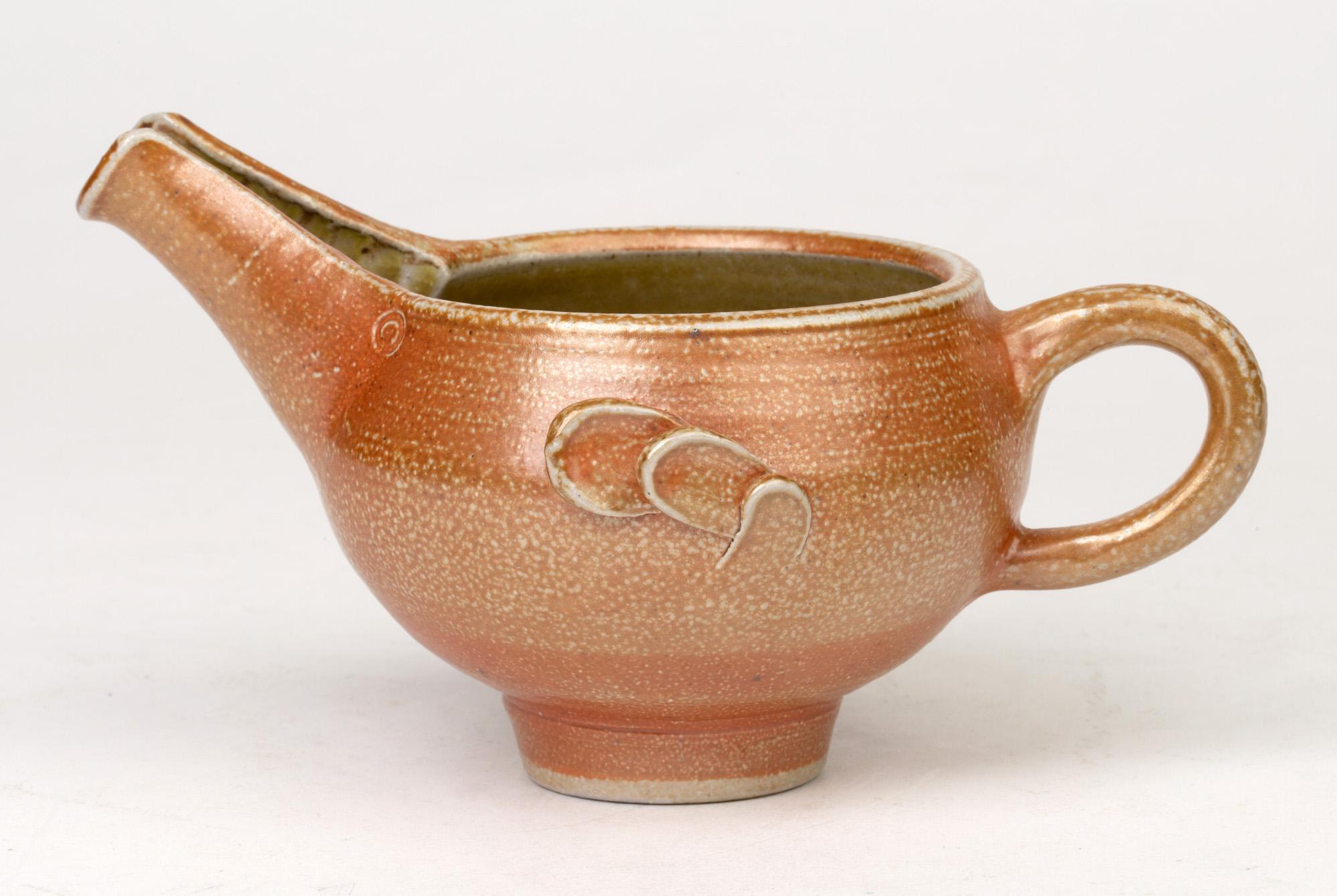 Sheila Casson Salzglasierter Studio Pottery-Krug aus Kastanienholz im Angebot 1