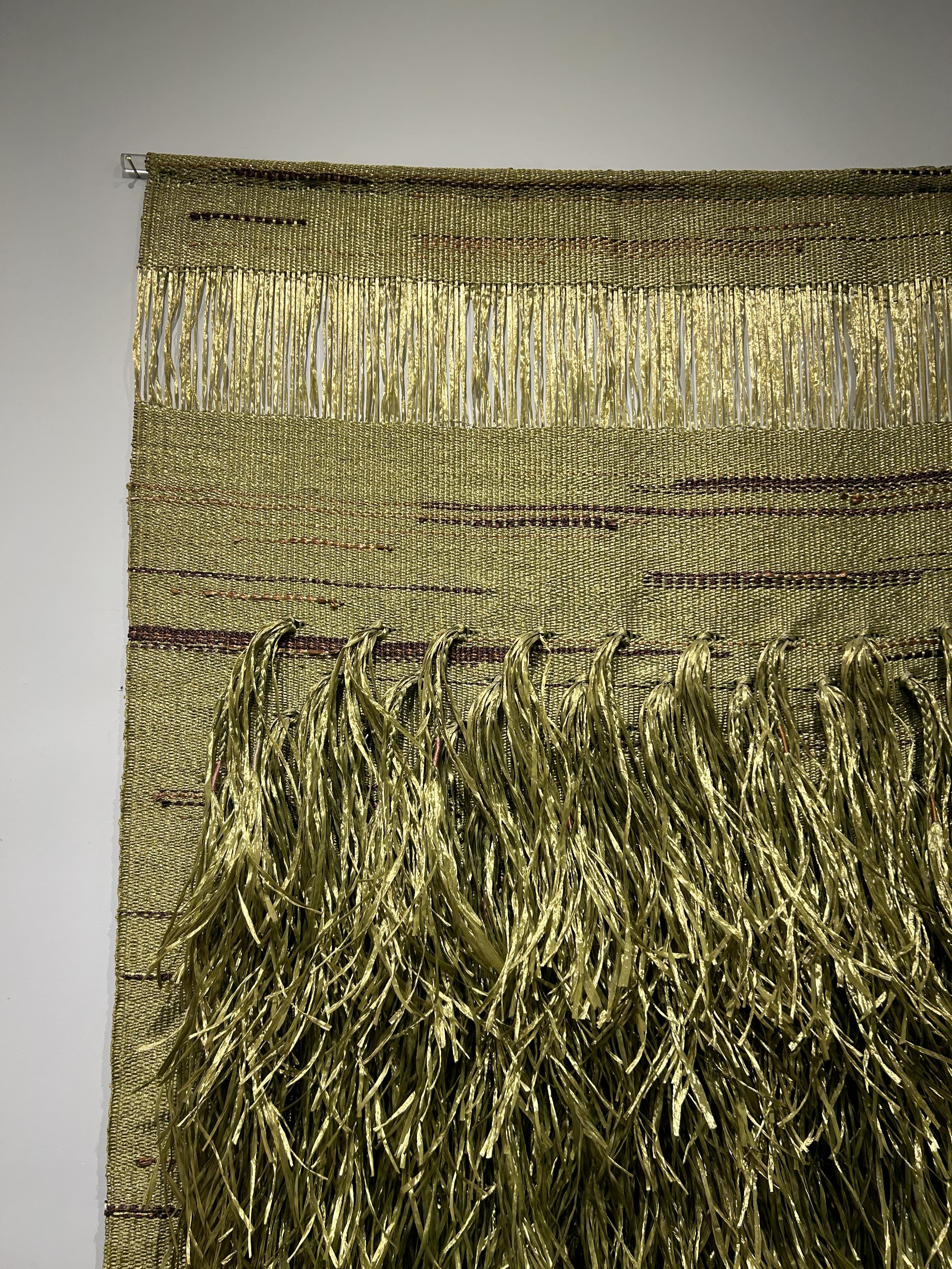 « Tapisseries du Vent » Sheila Hicks, 1973 tissage d'or, tapisserie textile en vente 2