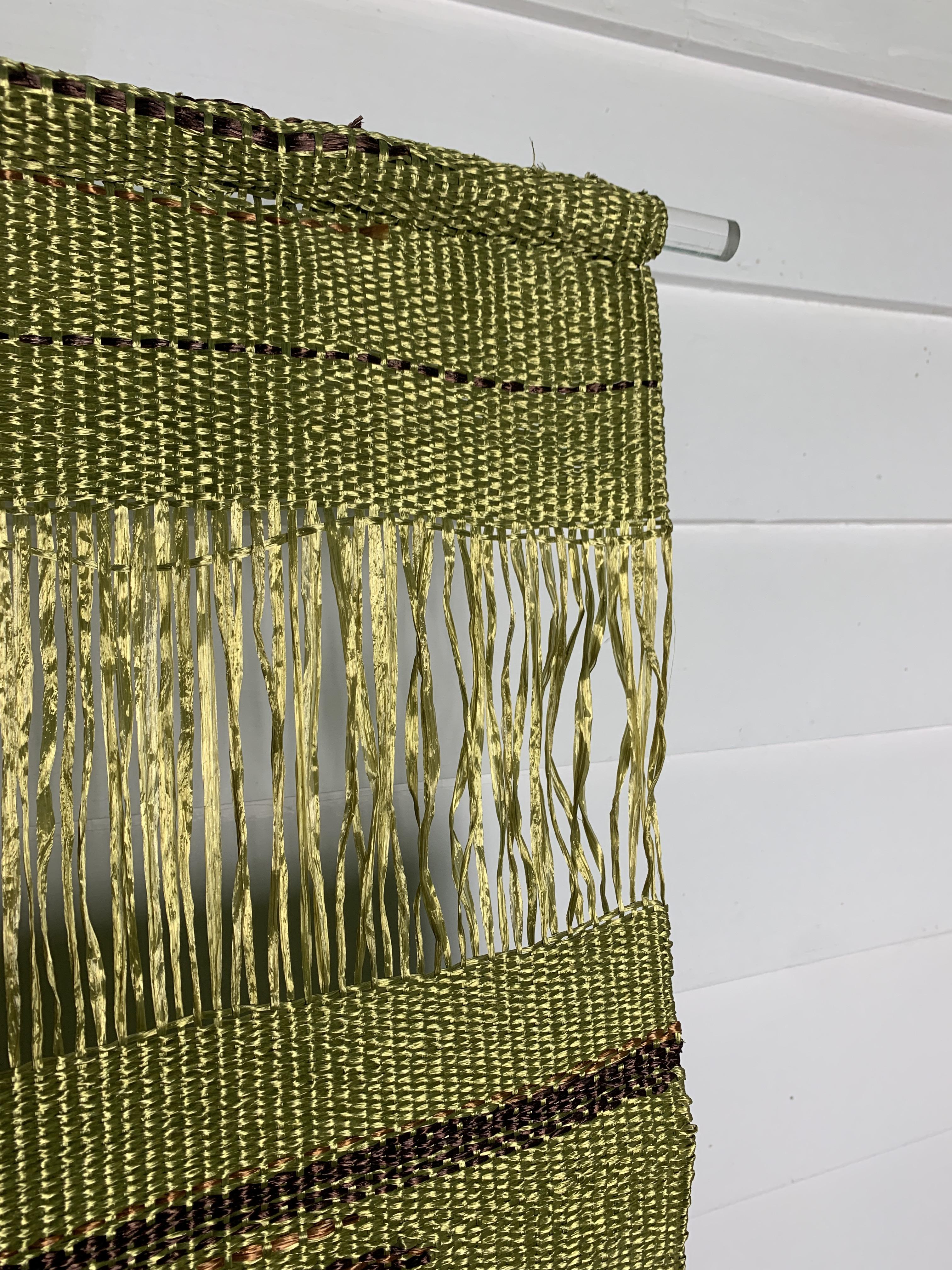« Tapisseries du Vent » Sheila Hicks, 1973 tissage d'or, tapisserie textile en vente 3