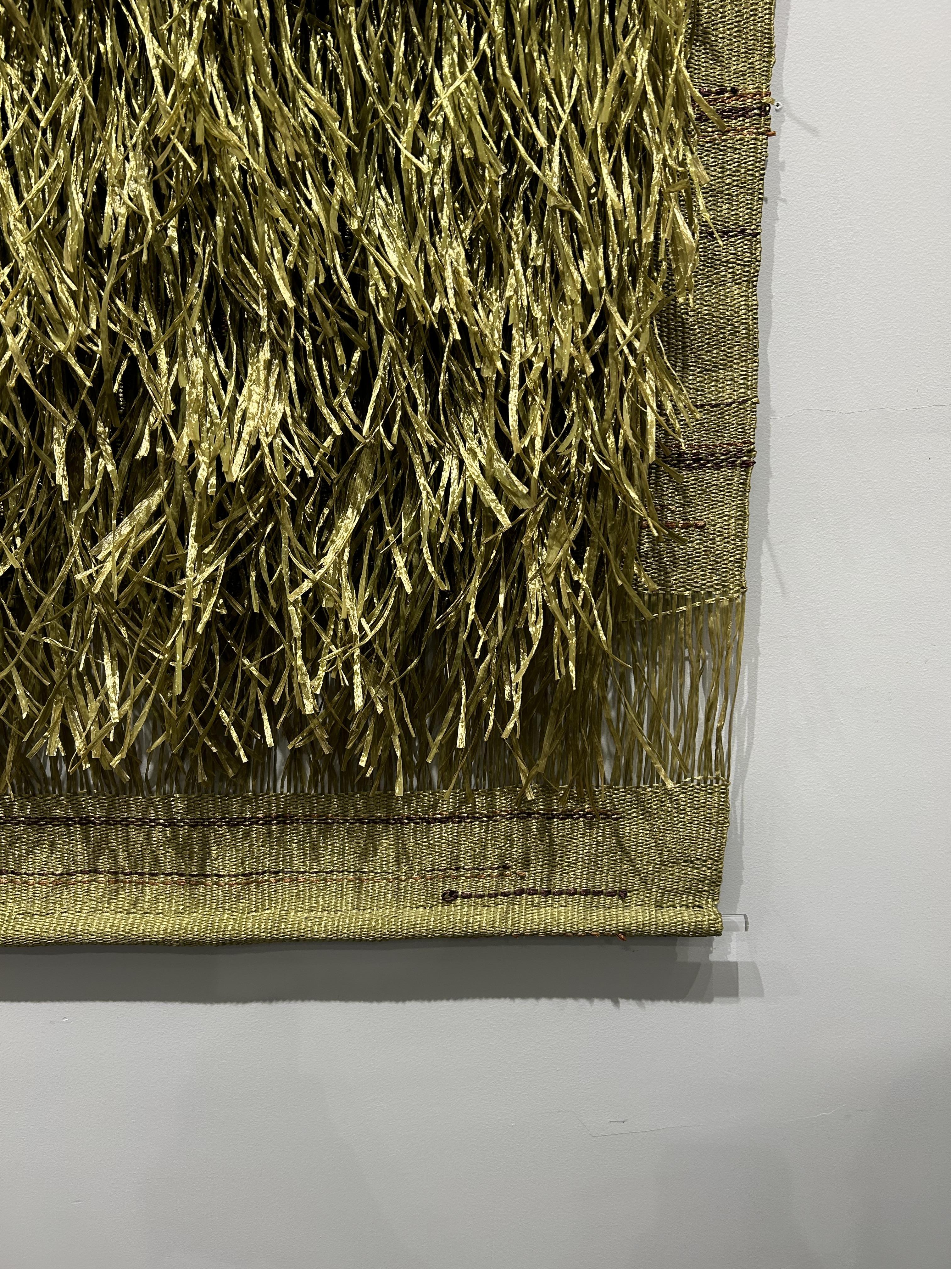 « Tapisseries du Vent » Sheila Hicks, 1973 tissage d'or, tapisserie textile en vente 4