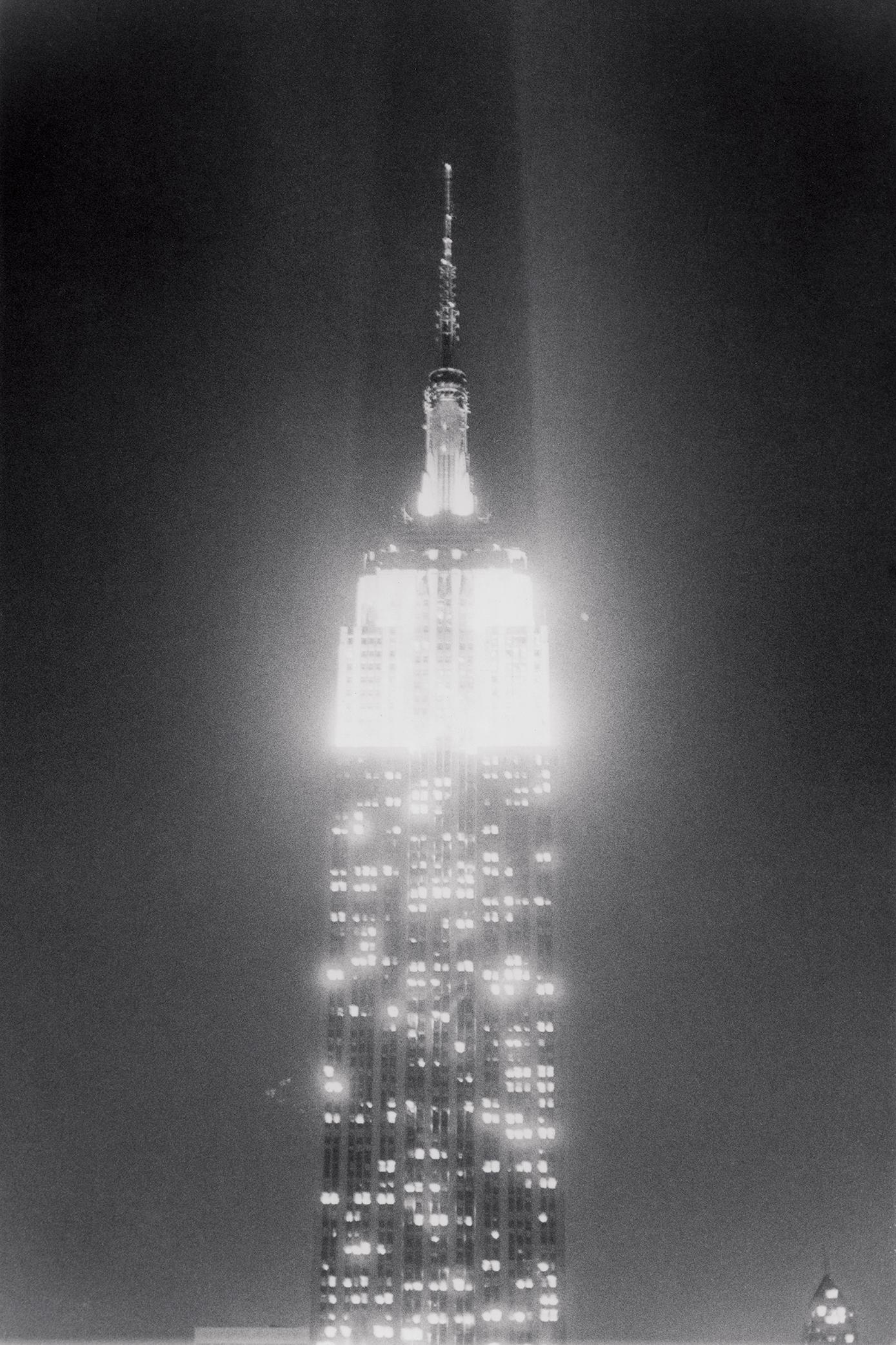 Color Photograph Sheila Metzner - Empire State Building. 1980