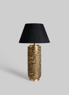 Lampada da tavolo Jaipur Repousse in ottone patinato, di Vikram Goyal