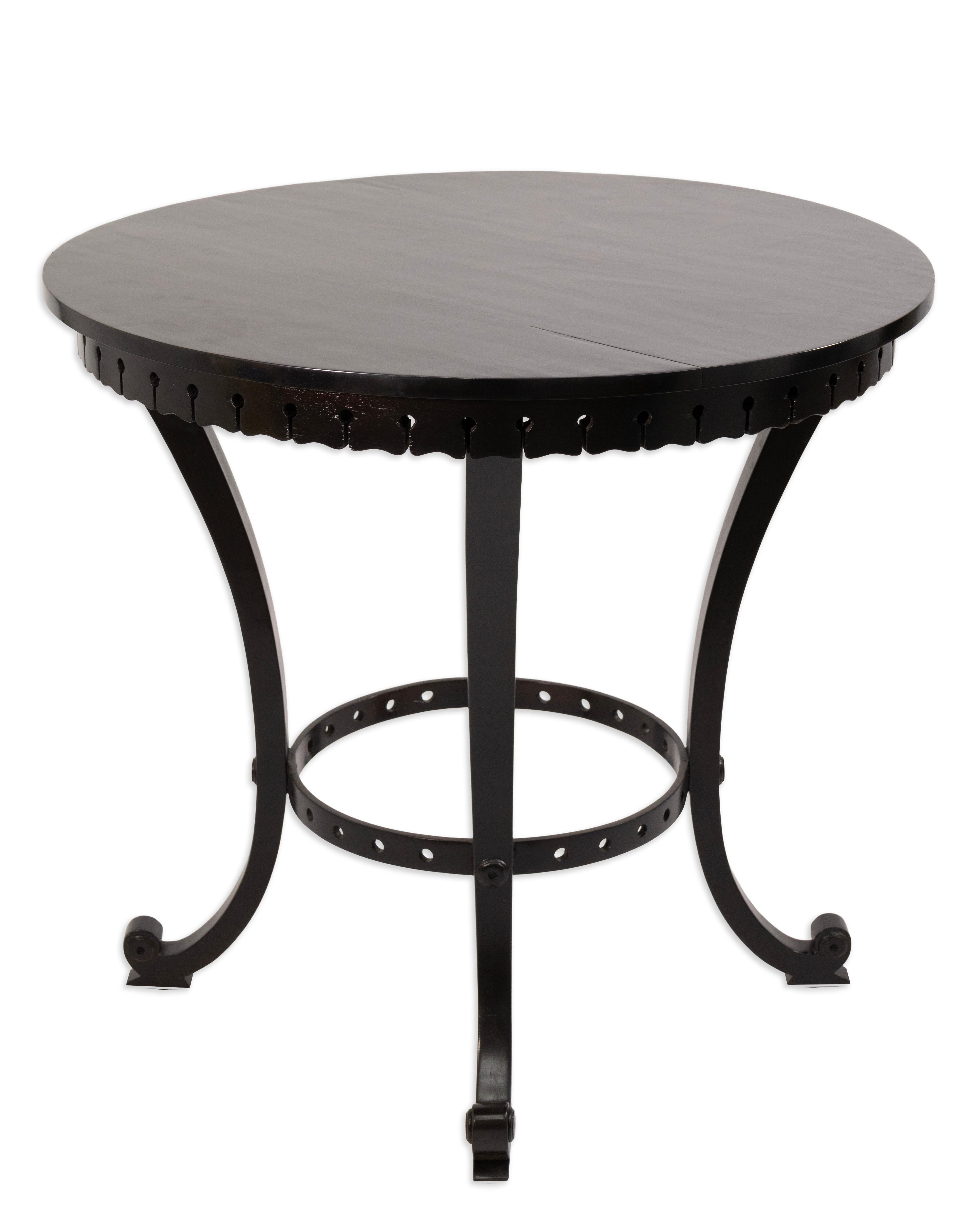 Shelburne Ebenholz Finished Runde Massiv Mahagoni Akzent Tisch mit gebogenen Basis (amerikanisch) im Angebot