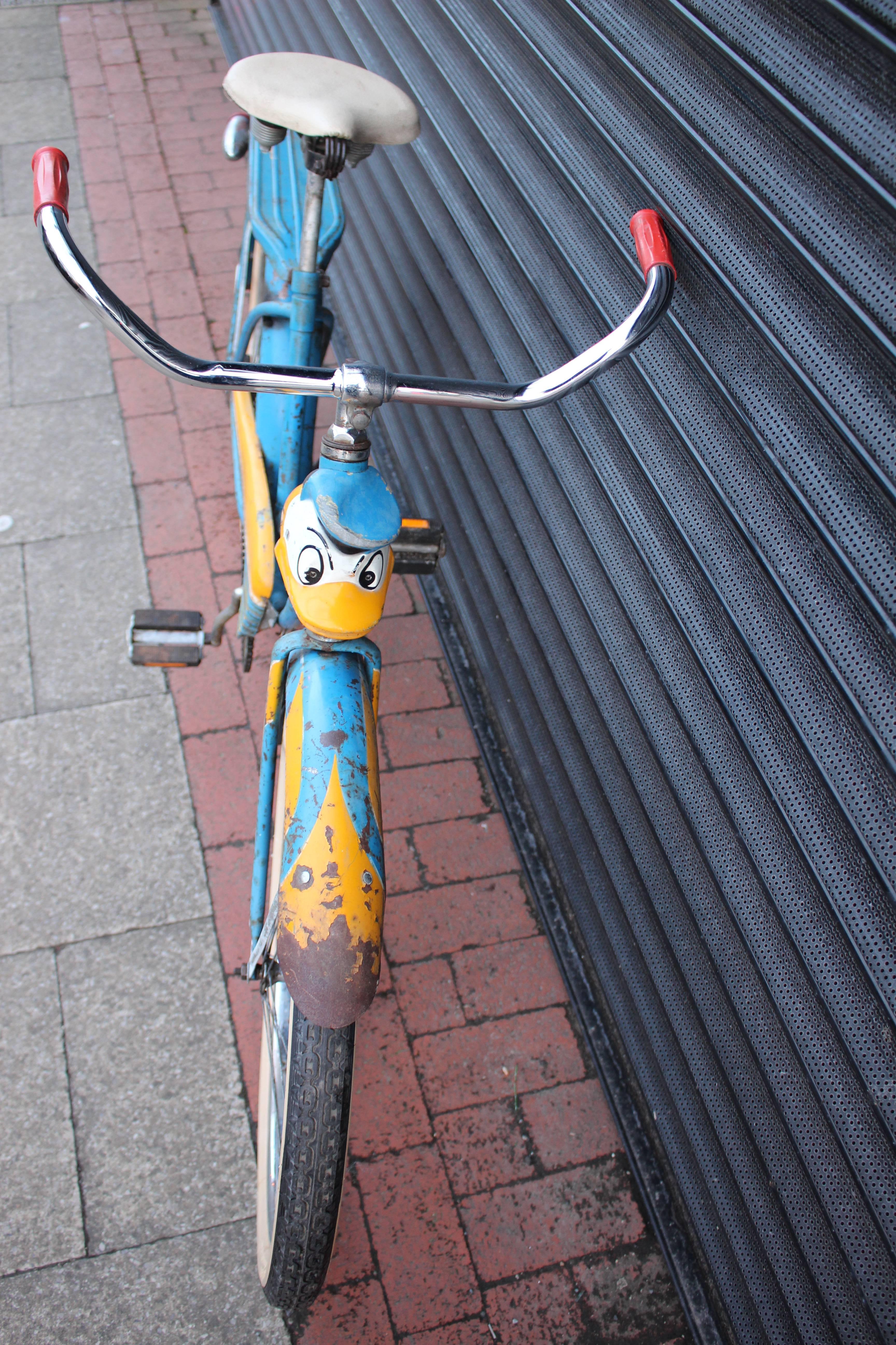 Shelby Donald Duck Bicycle, 1949 In Fair Condition For Sale In Heathfield, East Sussex