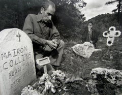 Brothers at Bother's and Mother's Grave (Frères à la tombe de leur mère)