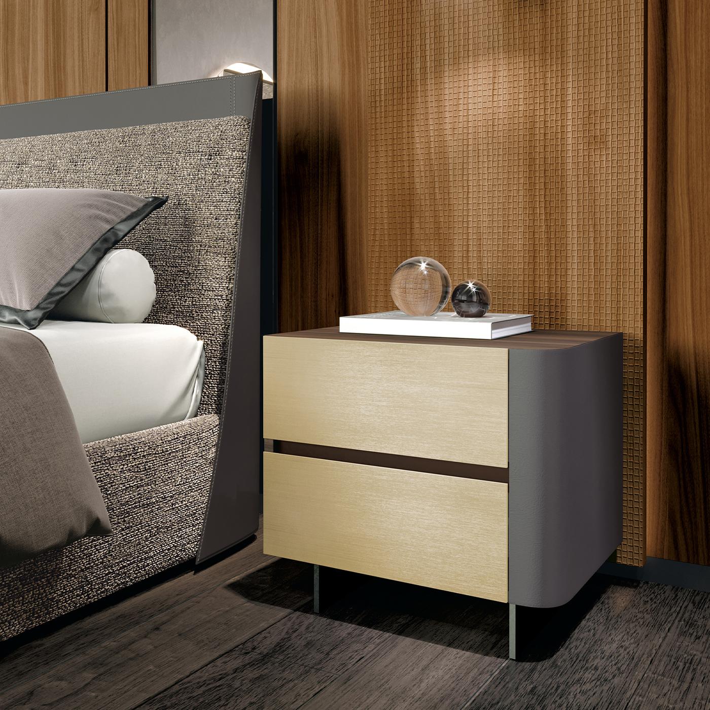 A rigorous, architectural geometry merge with a sleek, dainty flair to create this exquisite right-hand bedside table. It features two lacquered MDF drawers internally made of a blackboard of poplar veneered with Tanganyika walnut, and equipped with